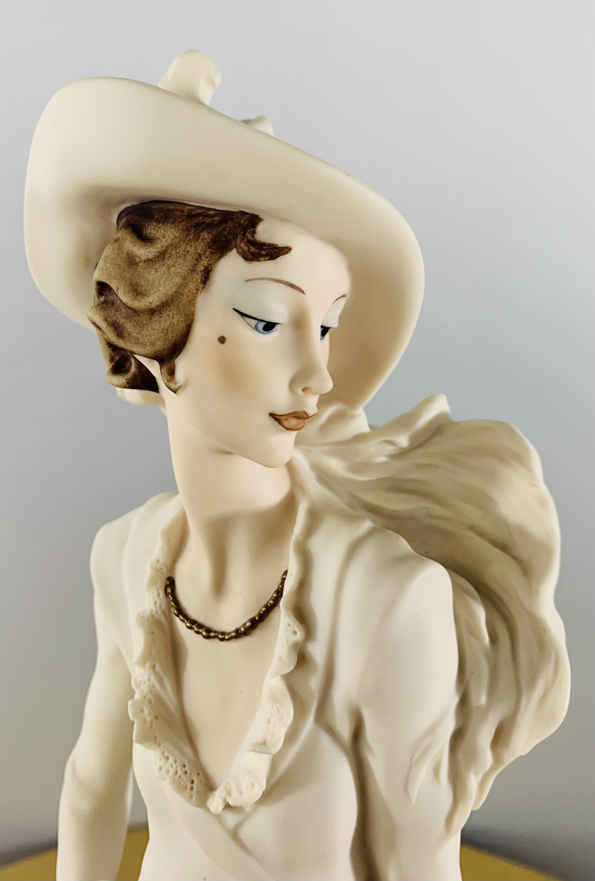 Giuseppe Armani Lady Porcelain Figurine In Good Condition For Sale In Plainview, NY