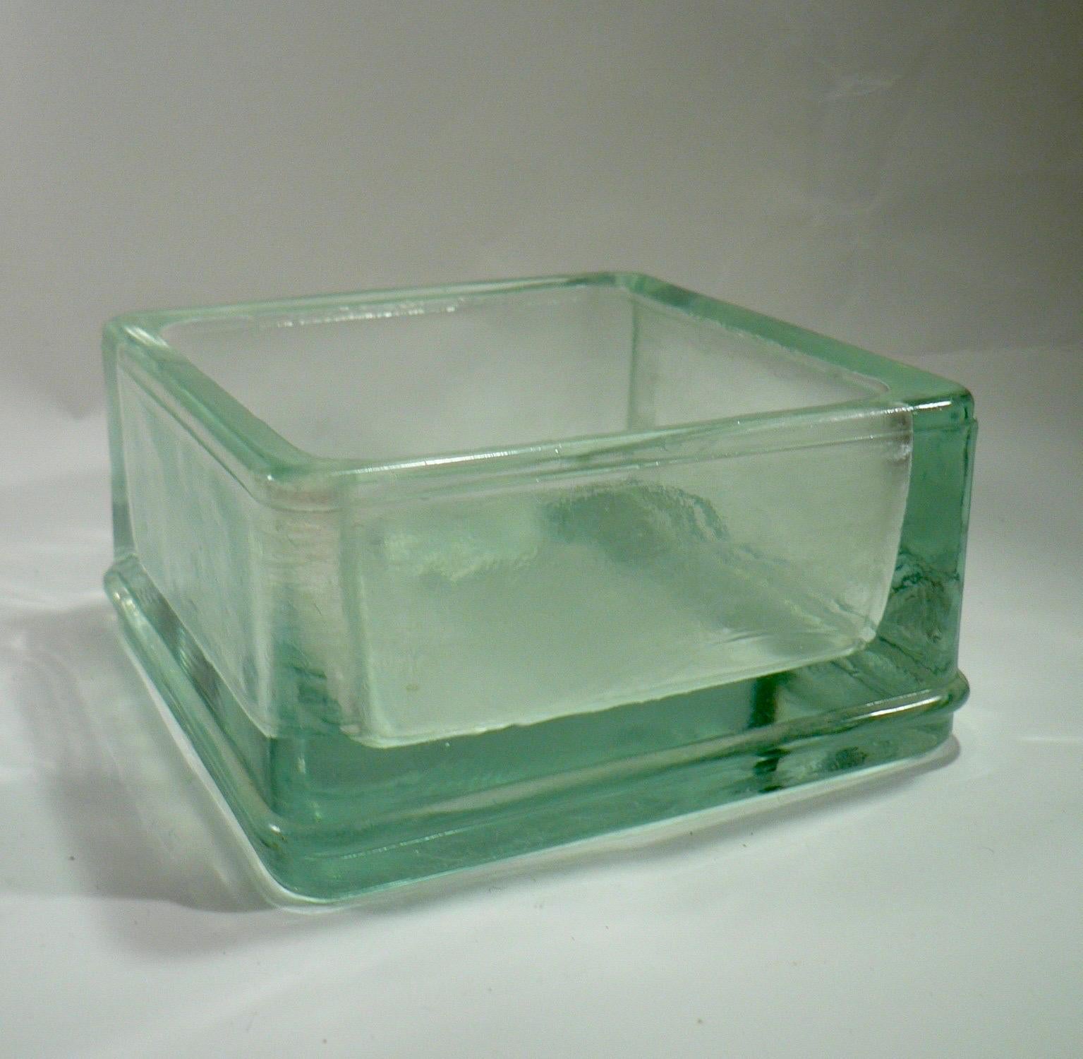 A glass catch-all tray 'Lumax' by Le Corbusier and Charlotte Perriand - 1950s In Good Condition For Sale In SOTTEVILLE-LÈS-ROUEN, FR