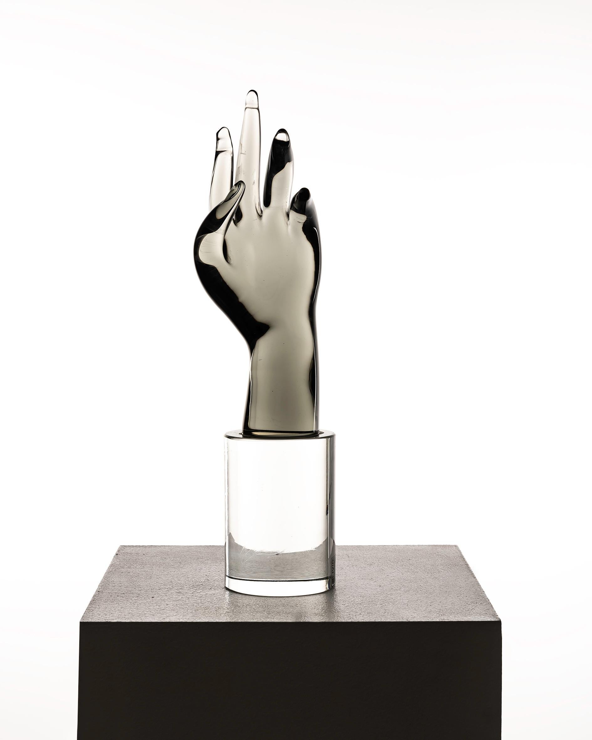 Mid-Century Modern A glass hand sculpture by Livio Seguso, 1970s For Sale