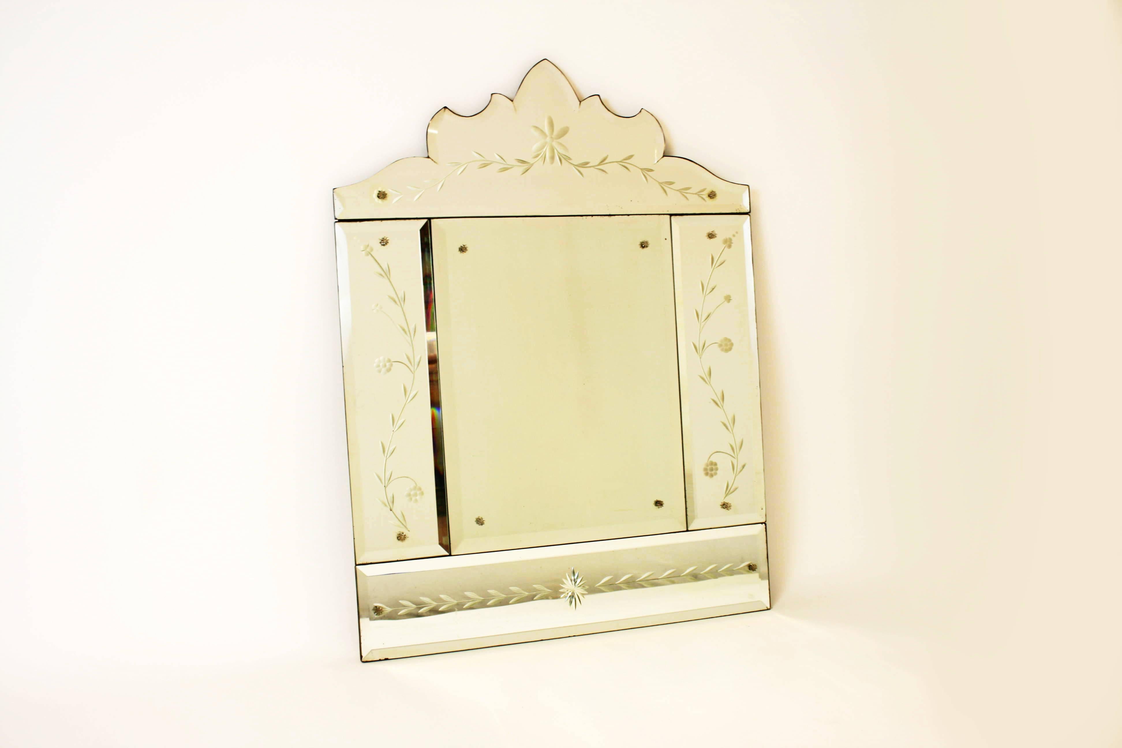 Glass Mirror Manufactured in Murano, Venice, Italy in the Early 1960s In Good Condition For Sale In Vienna, AT