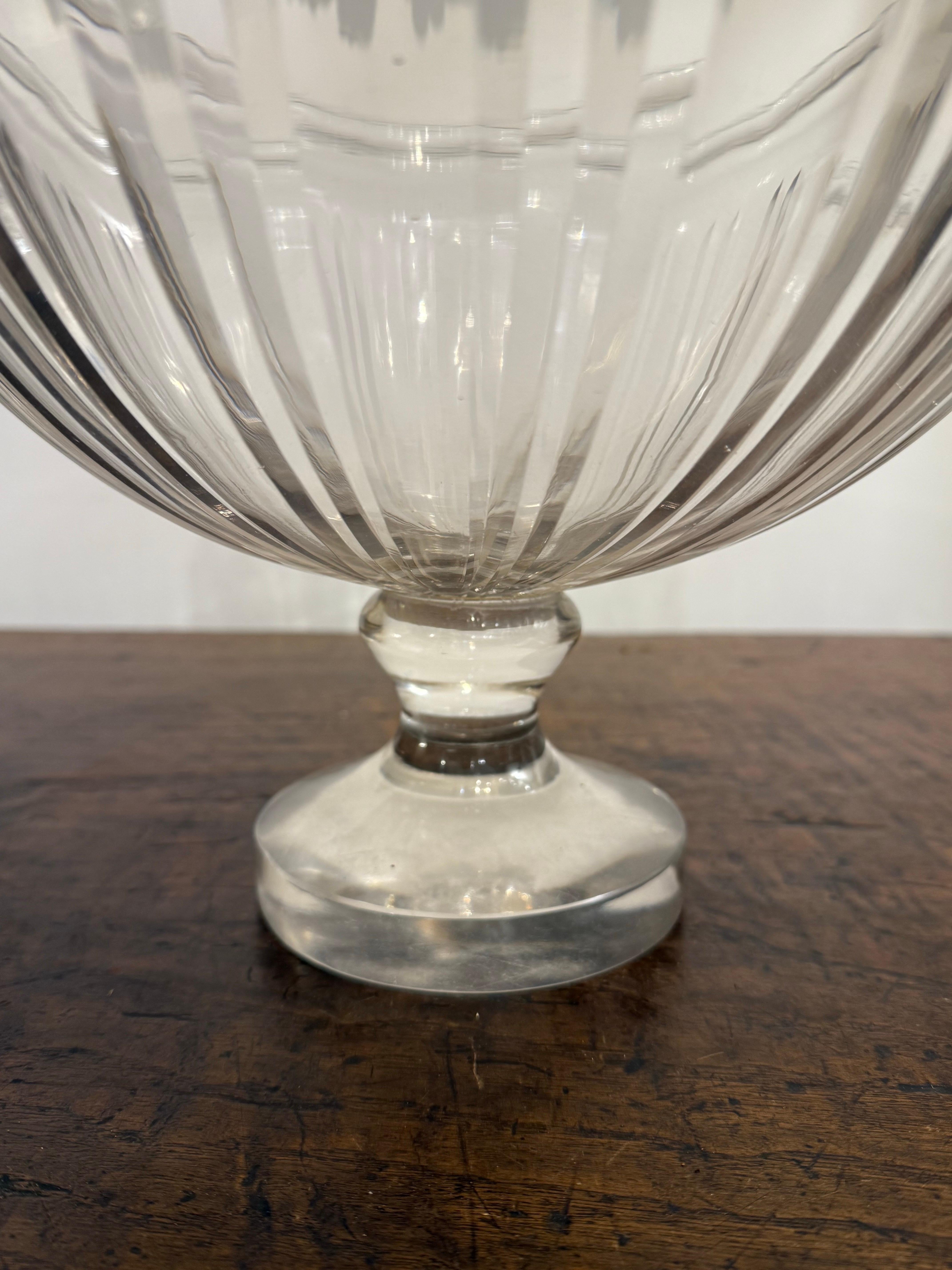 A Glass Punch Bowl Bon état - En vente à ARMADALE, VIC