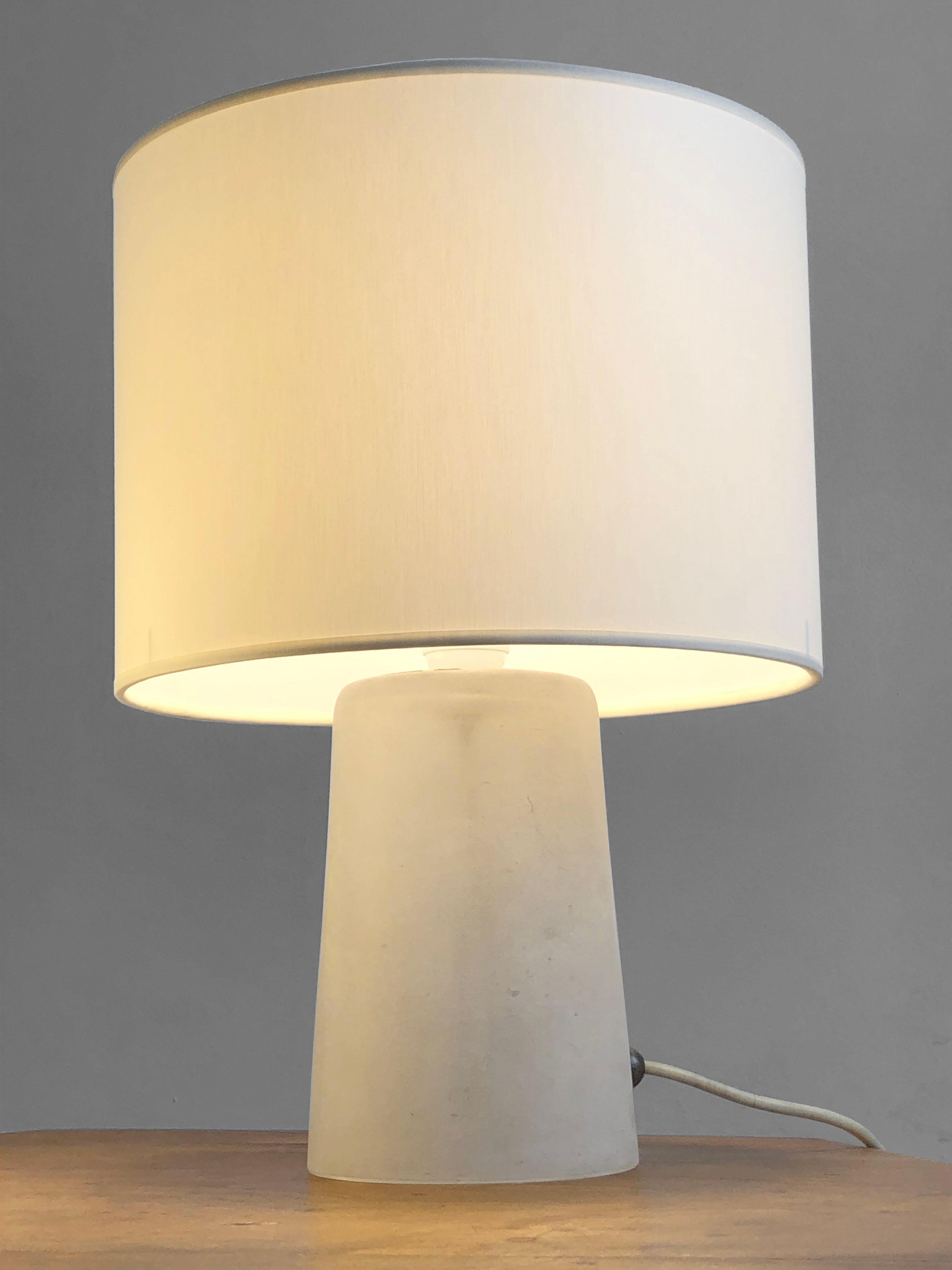 A Post-Modern Space-Age GLASS TABLE LAMP by CENEDESE, MURANO, Italy 1960 For Sale 3