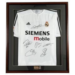 Chemise Real Madrid signée, émaillée et encadrée 2004