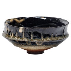 Eine glasierte Keramikschale von Claude Champy.