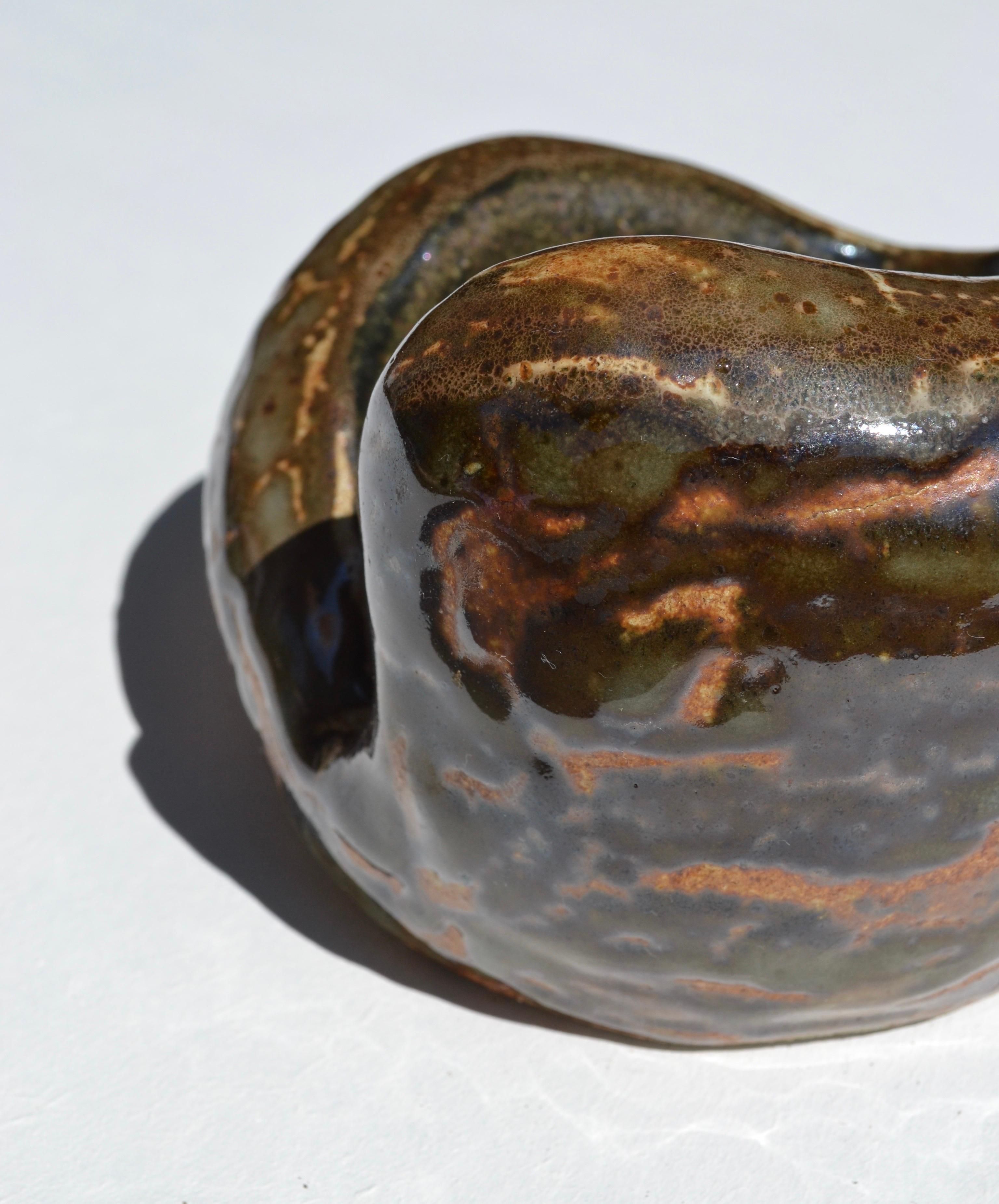 Metà XX secolo Una cassetta di raccolta in ceramica smaltata, firmata Alvarães, 1957 in vendita