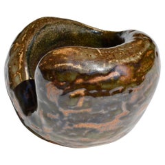 Una cassetta di raccolta in ceramica smaltata, firmata Alvarães, 1957