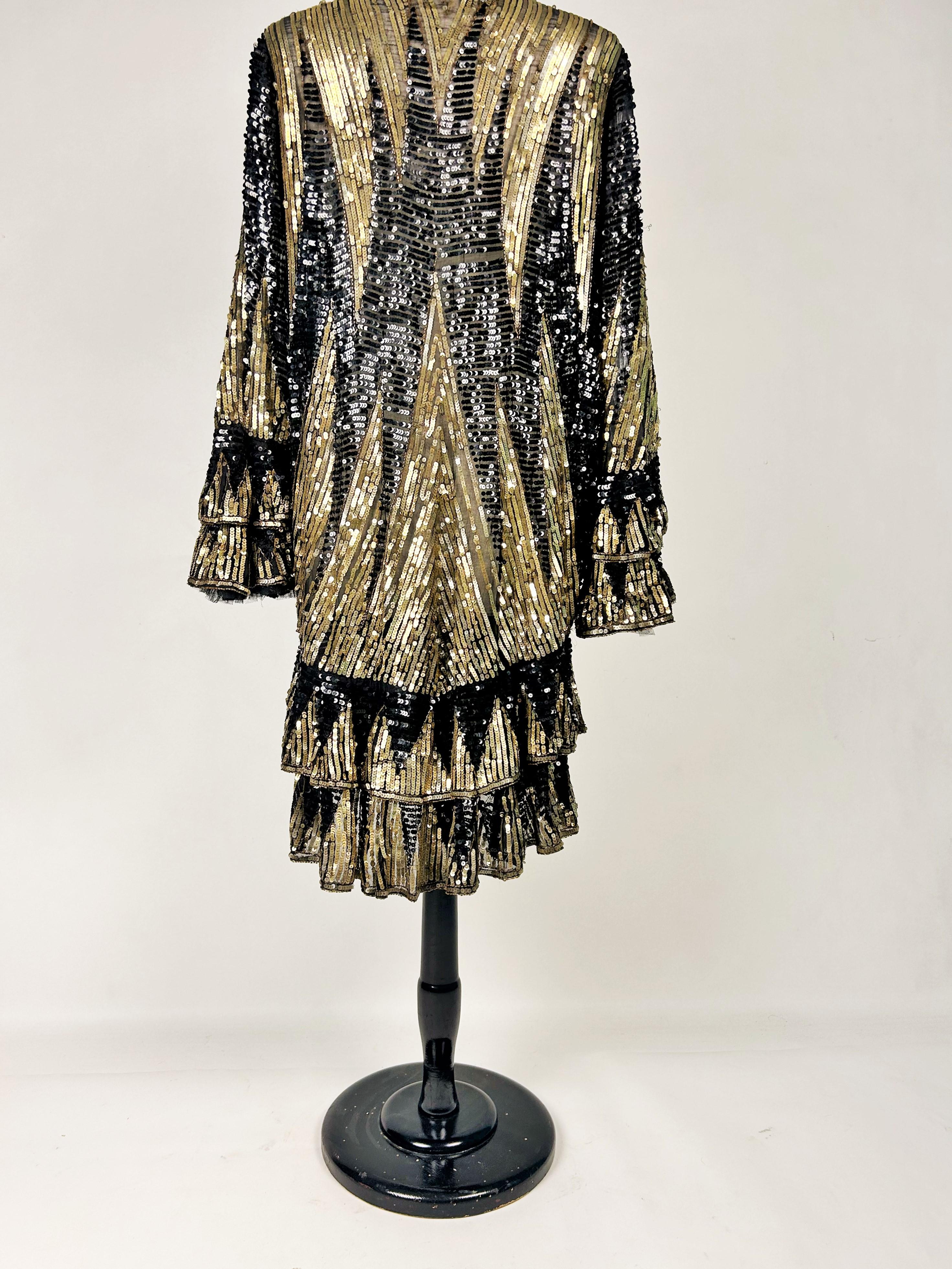Manteau de soirée Art déco scintillant brodé de paillettes or et noires - Coates en vente 3