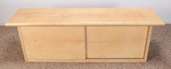 Credenza in pelle di capra attribuita ad Aldo Tura, Italia, C.C. 1950.