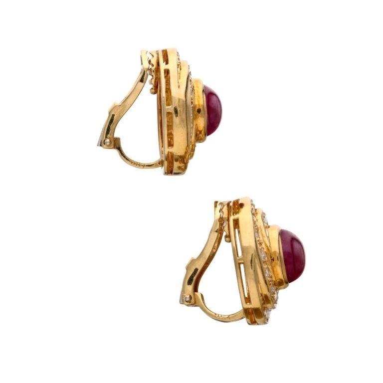 A Gold Ruby and Diamond Earclip  In Excellent Condition For Sale In New York, US
