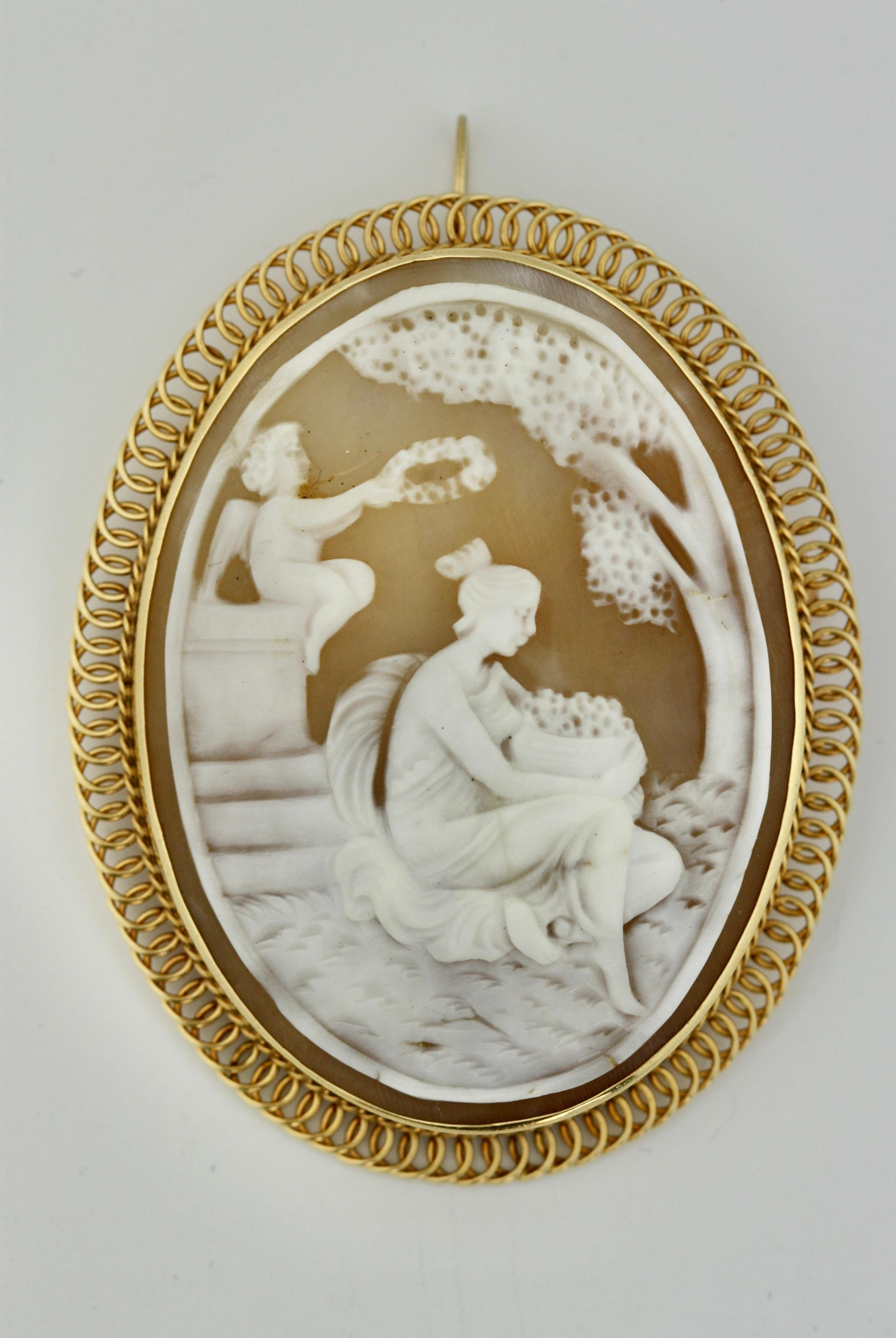 Gold and Cameo Brooch, Depicting a Neoclassical Scene In Good Condition For Sale In Palm Beach, FL