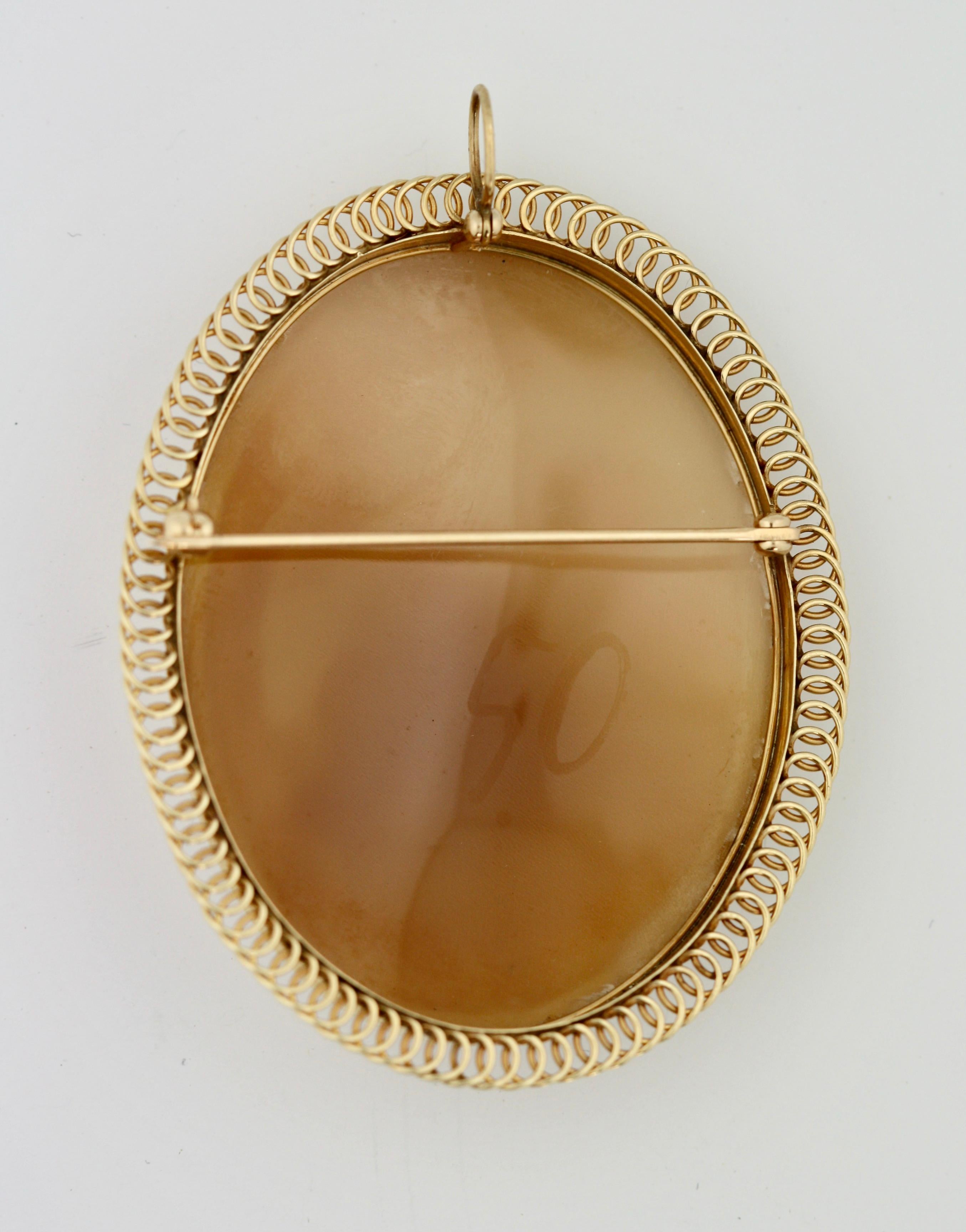 Women's or Men's Gold and Cameo Brooch, Depicting a Neoclassical Scene For Sale