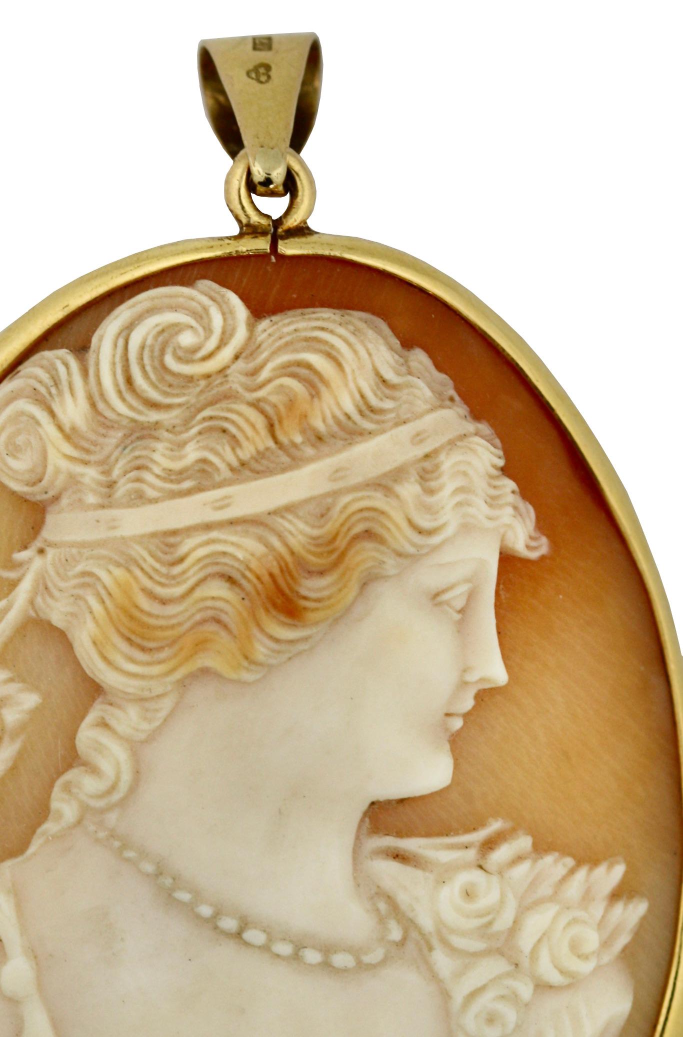 cameo pendant gold