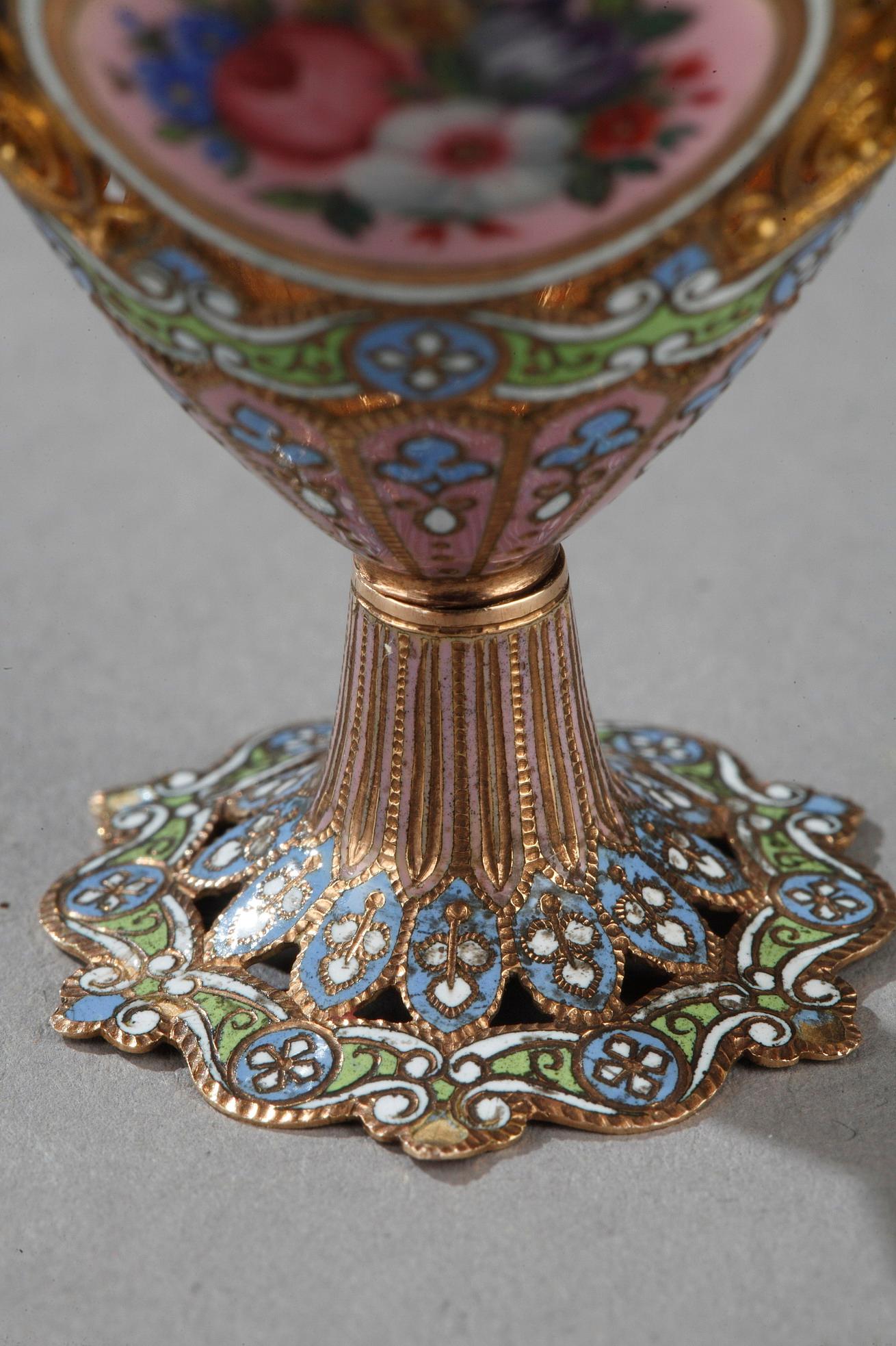 Gold and Enamel Zarf, Swiss, Early 19th Century In Good Condition For Sale In Paris, FR