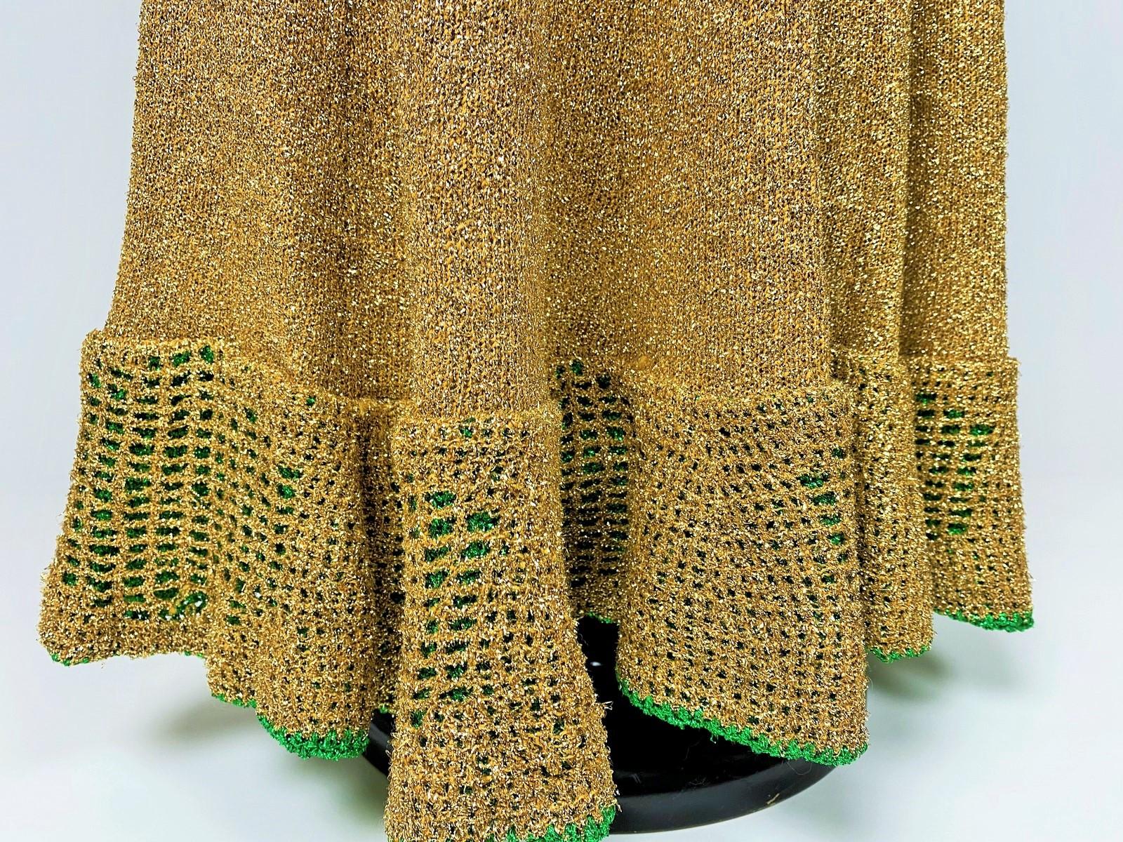 Goldfarbenes und grünes Lurex-Strick-Partykleid aus Strickbekleidung - Frankreich um 1970 im Angebot 10