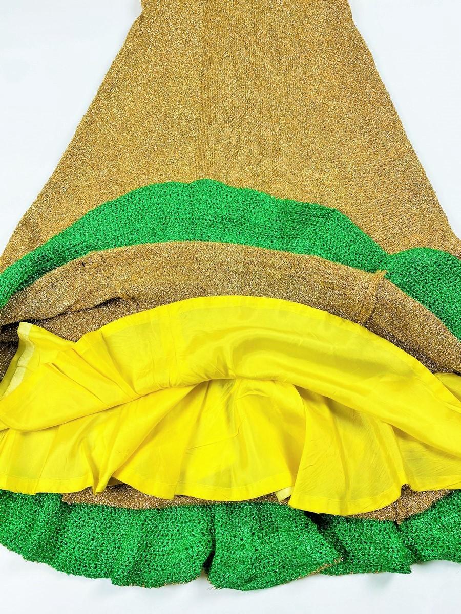 Beige Robe de soirée en maille Lurex or et vert - France Circa 1970 en vente