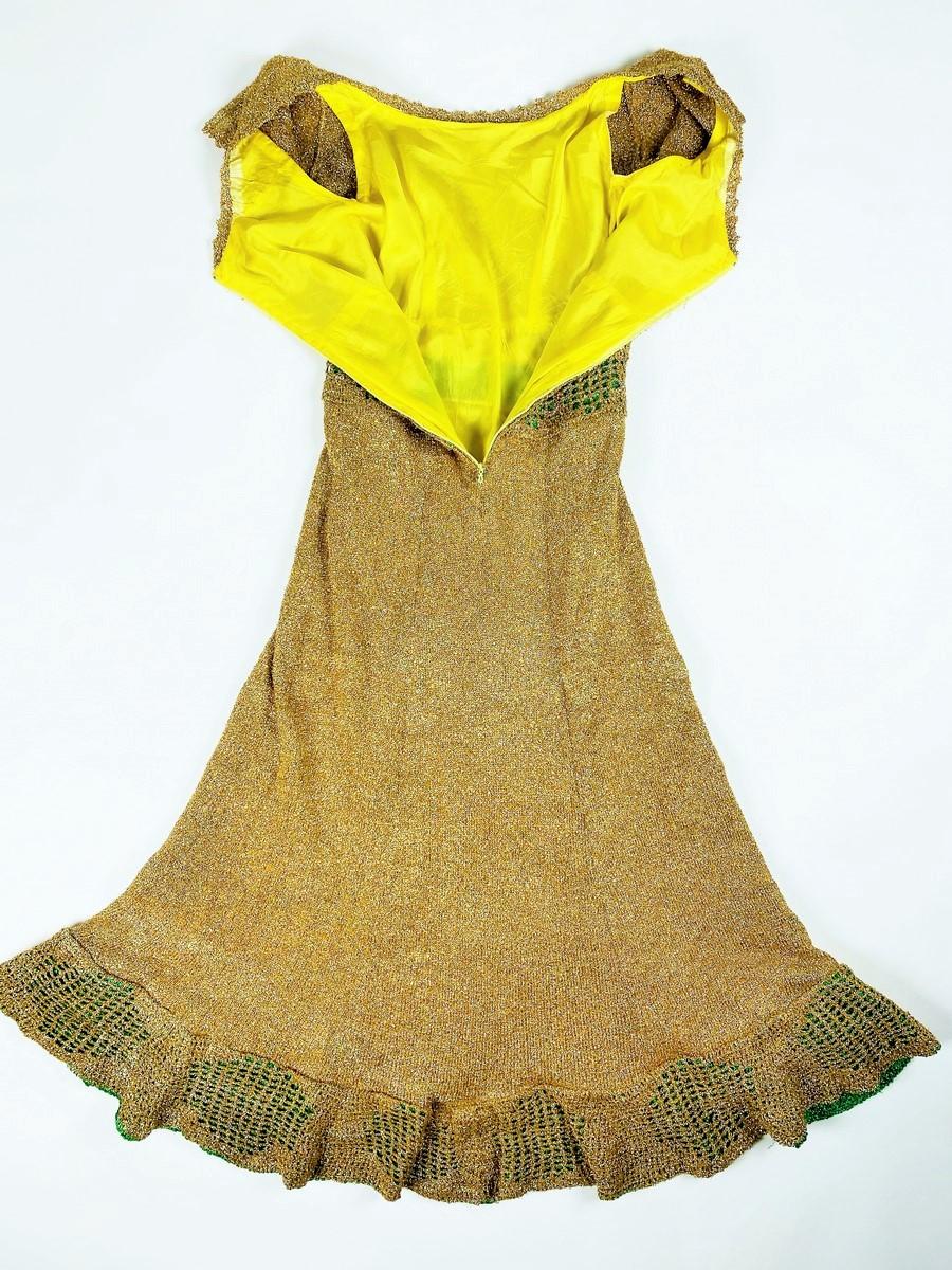 Goldfarbenes und grünes Lurex-Strick-Partykleid aus Strickbekleidung - Frankreich um 1970 (Beige) im Angebot