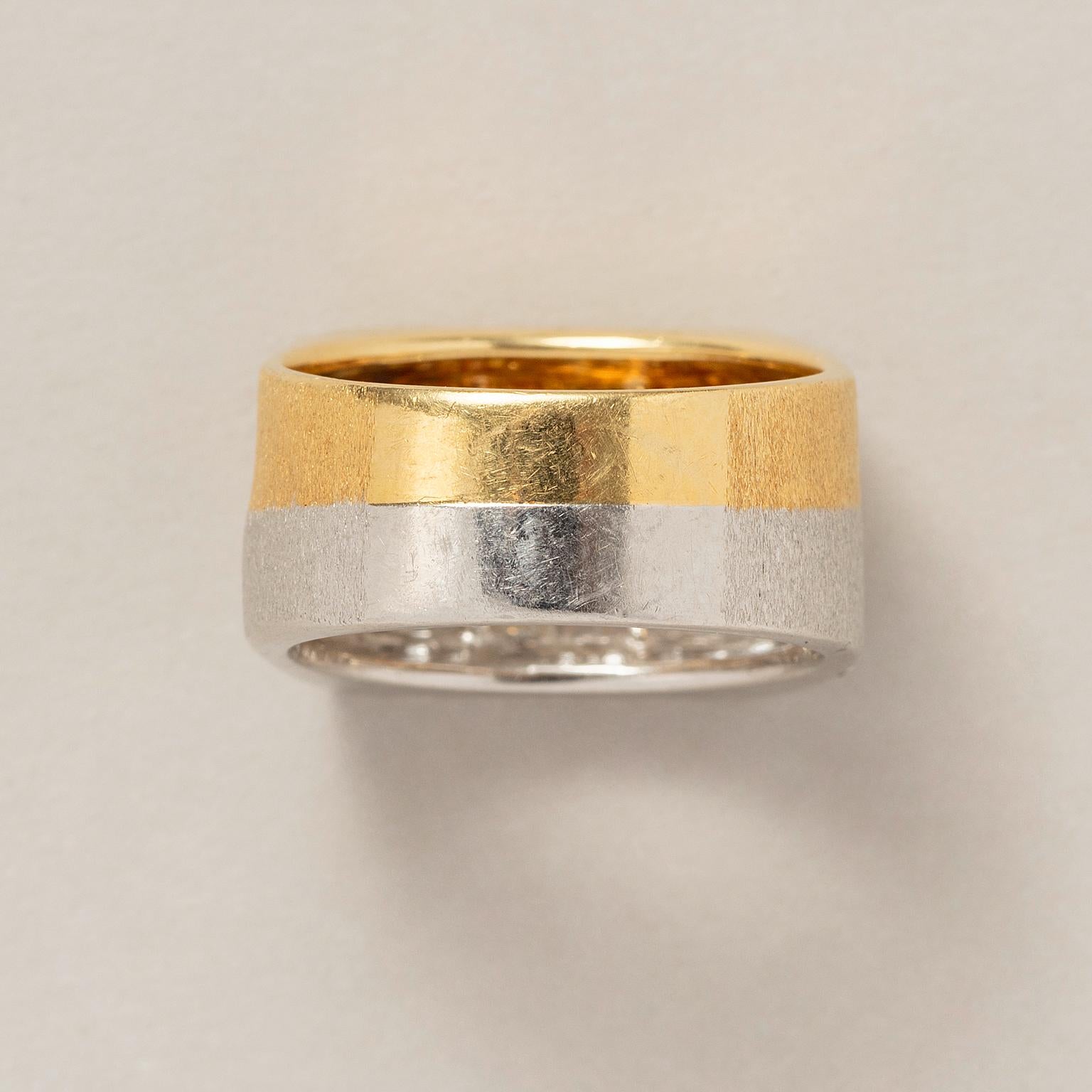 Women's or Men's A Gold and Platinum Ring set with White and Fancy Yellow Baguette Cut Diamonds For Sale