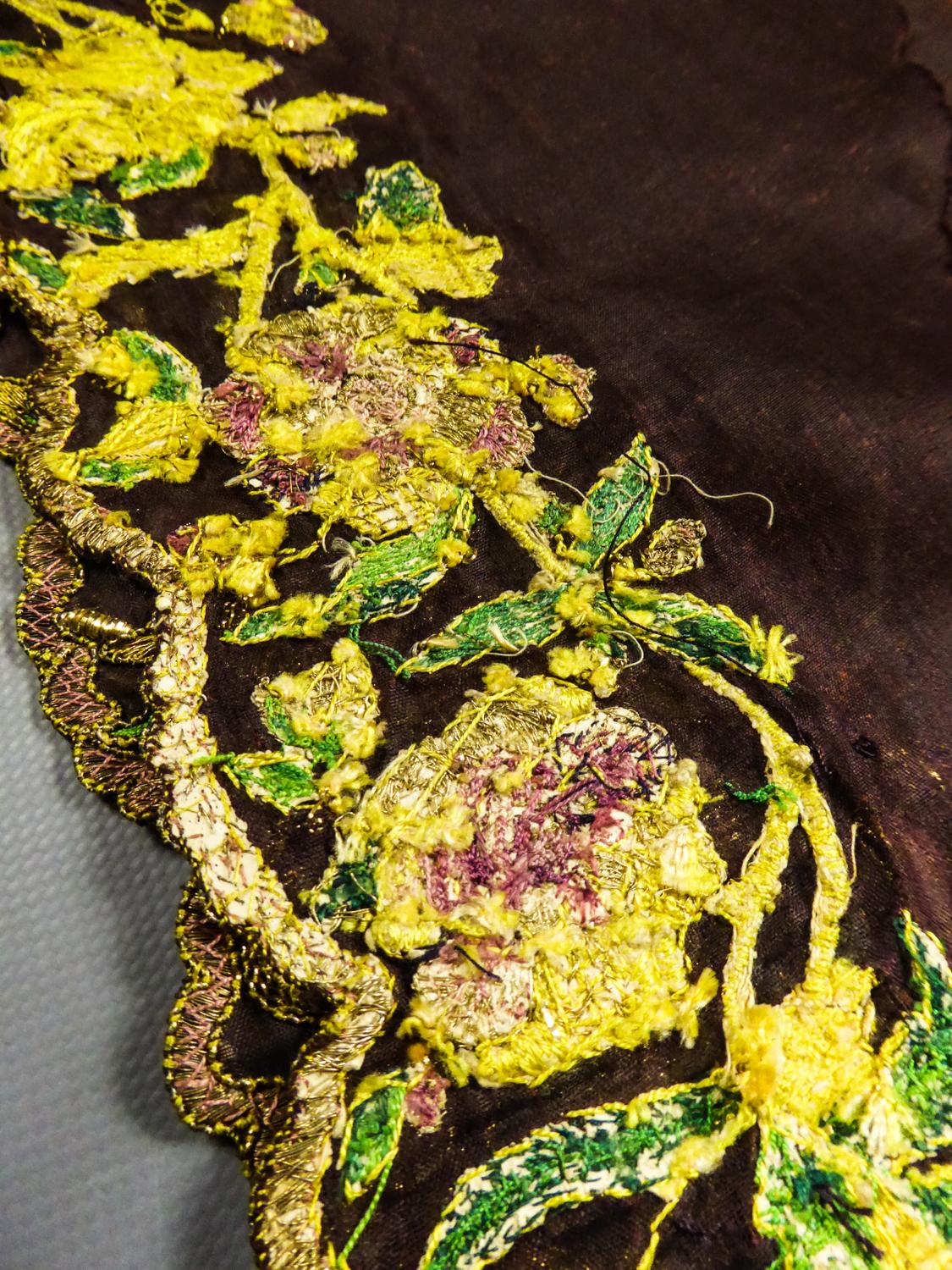 A gold and silk embroidered Fichu or Palatine Fichu Scarf - Europe - Circa 1700 3