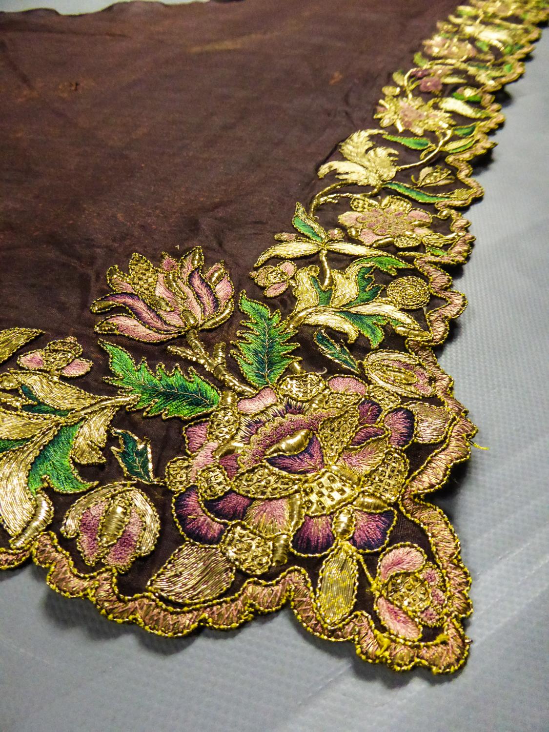 Black A gold and silk embroidered Fichu or Palatine Fichu Scarf - Europe - Circa 1700