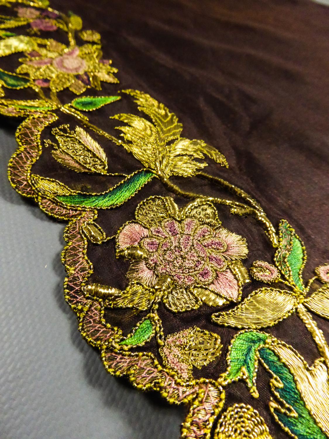 A gold and silk embroidered Fichu or Palatine Fichu Scarf - Europe - Circa 1700 1