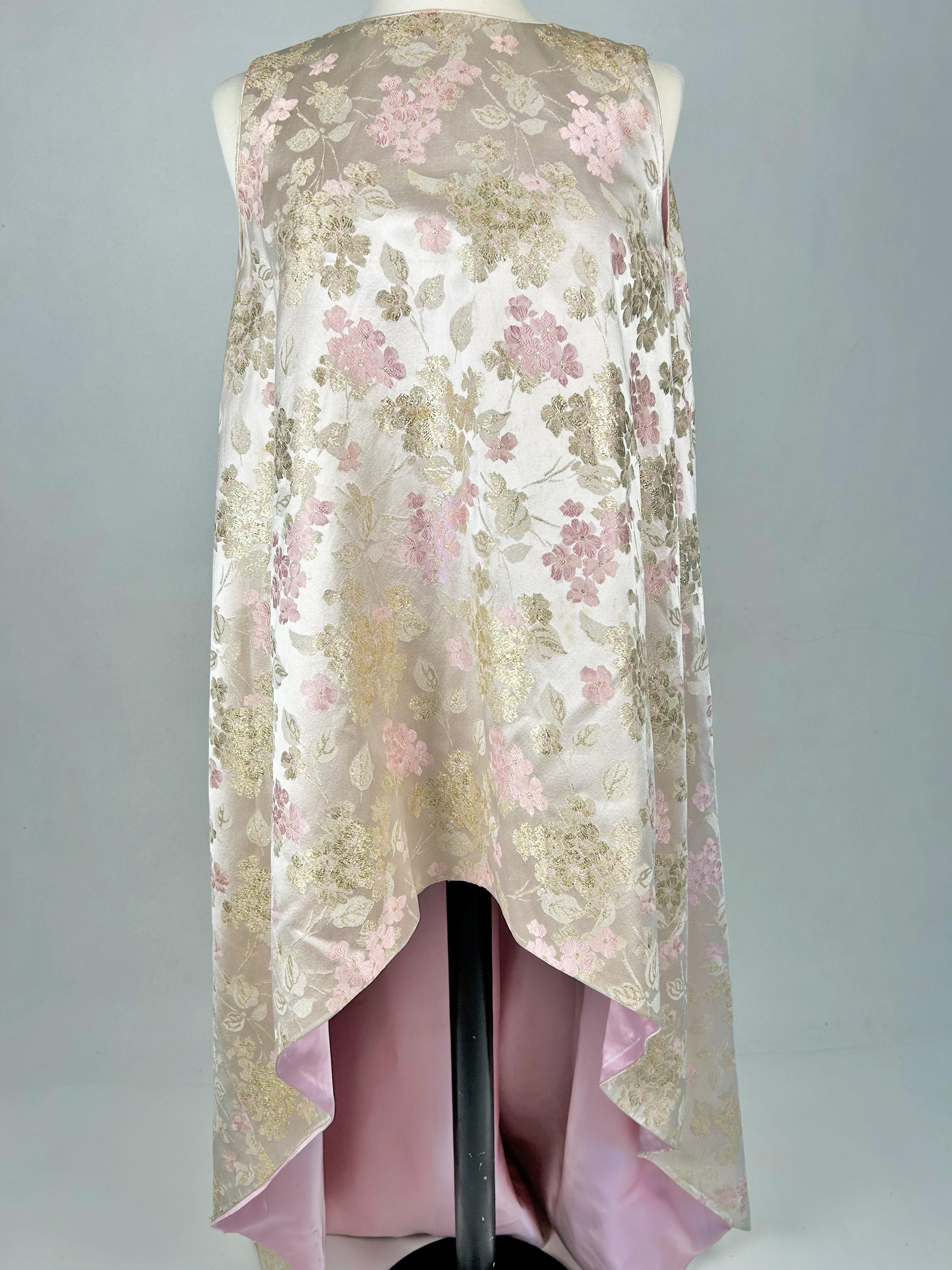 Robe en brocart doré dans le style de Cristobal Balenciaga - A.I.C. C.1968 Bon état - En vente à Toulon, FR