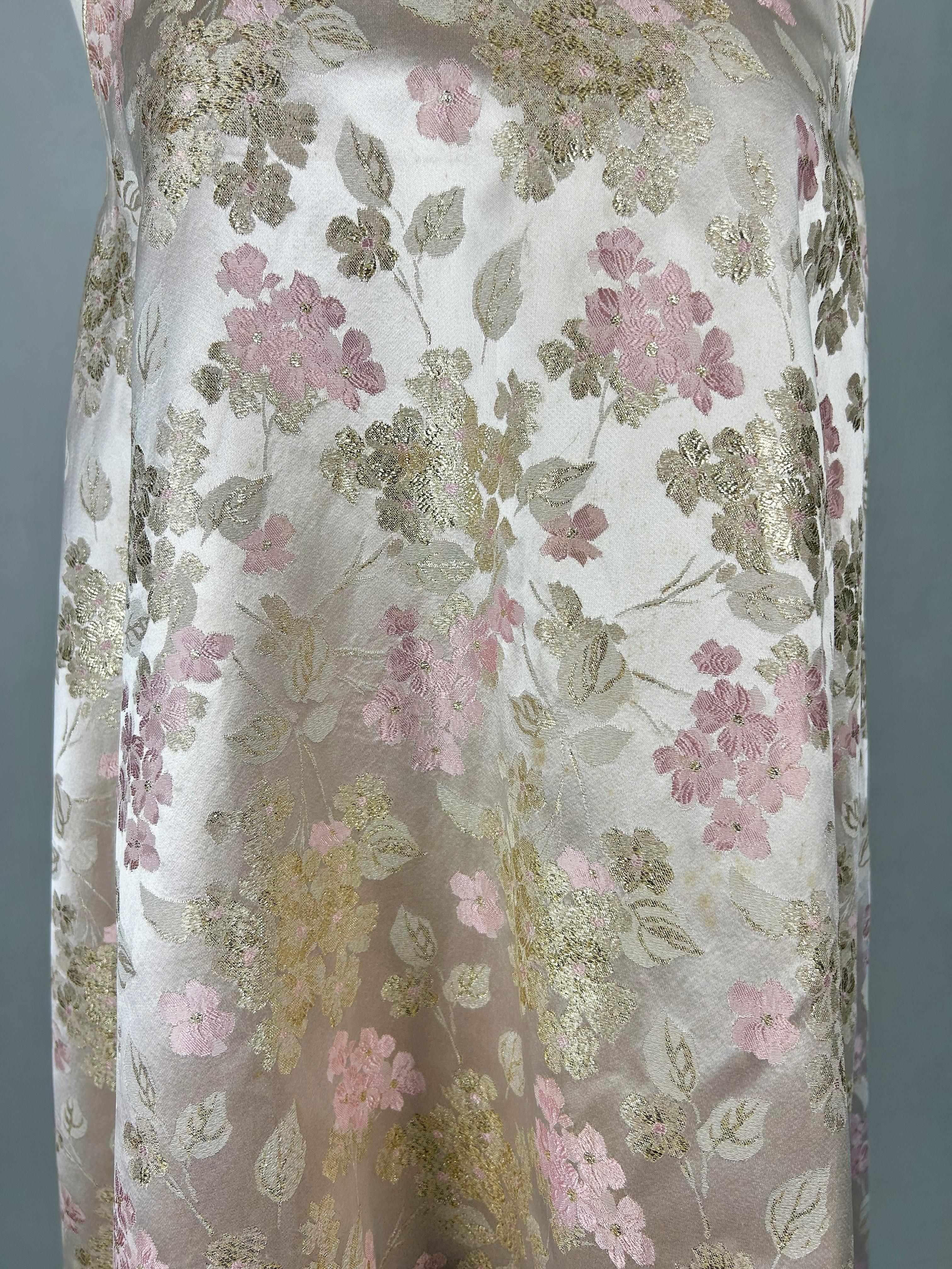 Robe en brocart doré dans le style de Cristobal Balenciaga - A.I.C. C.1968 Pour femmes en vente