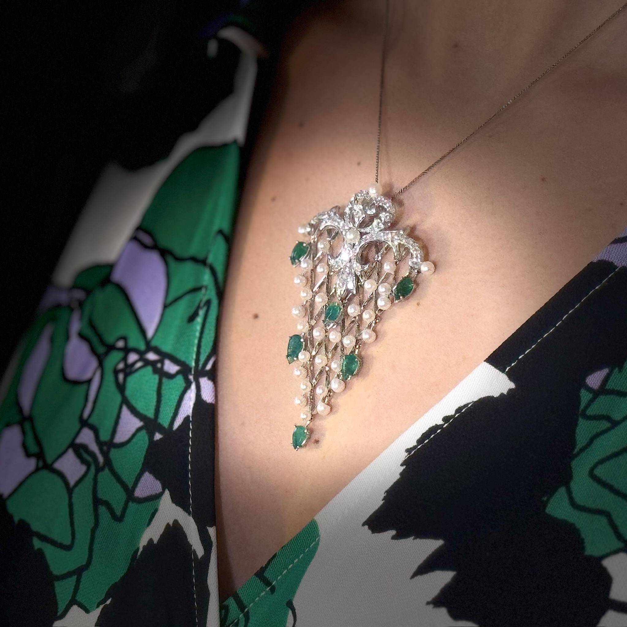 da uomo o donna Un pendente a rete in oro con smeraldi, diamanti e perle. in vendita