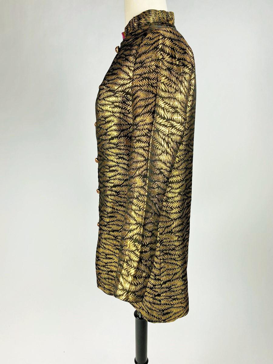 A Gold lamé and taffeta printed Modernist evening jacket -France Circa 1970-1980 For Sale 7