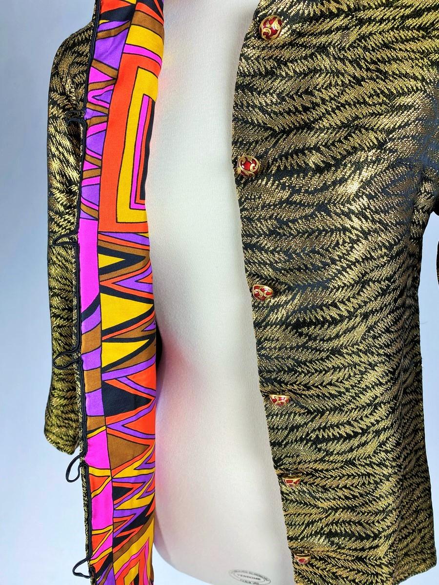 A Gold lamé and taffeta printed Modernist evening jacket -France Circa 1970-1980 For Sale 12