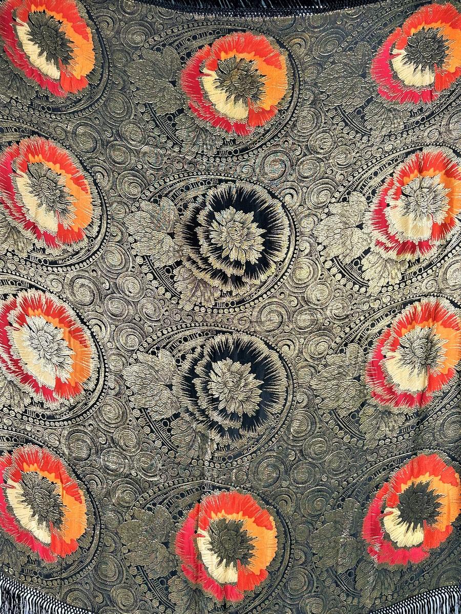 Un chal de lamé dorado de la época Art Déco - Francia Circa 1925 Marrón en venta