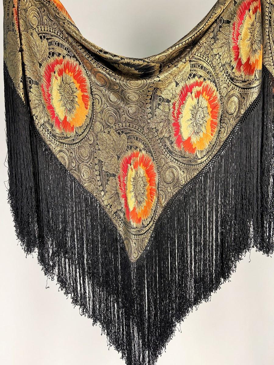 Un chal de lamé dorado de la época Art Déco - Francia Circa 1925 en venta 3