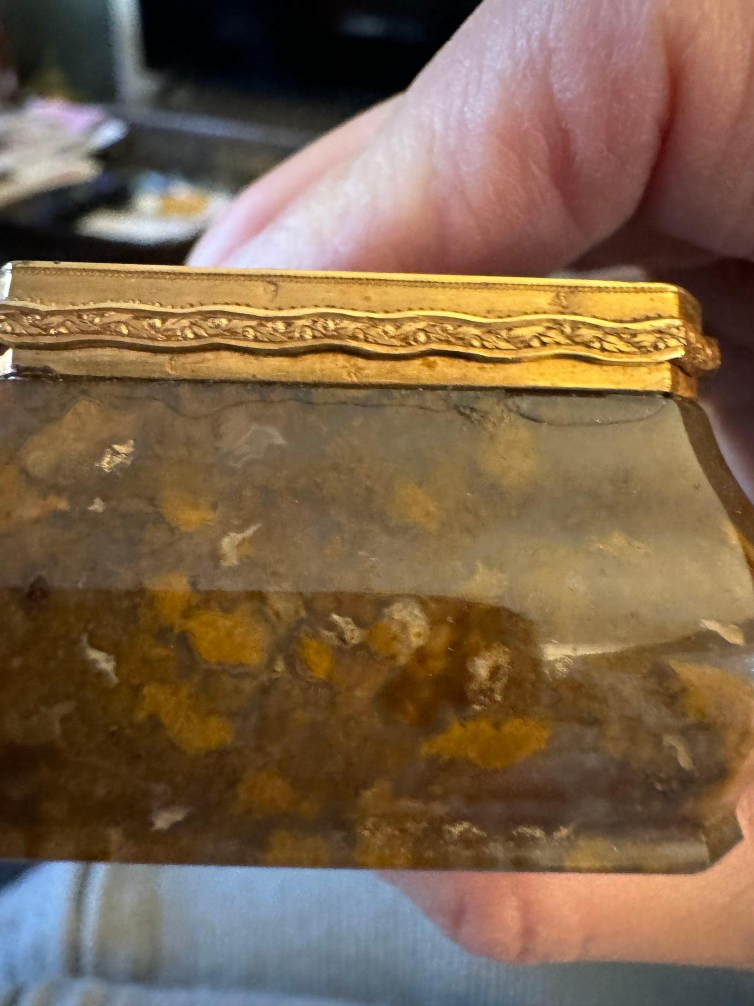 A Gold Mounted Moss Agate Snuff Box For Sale 4