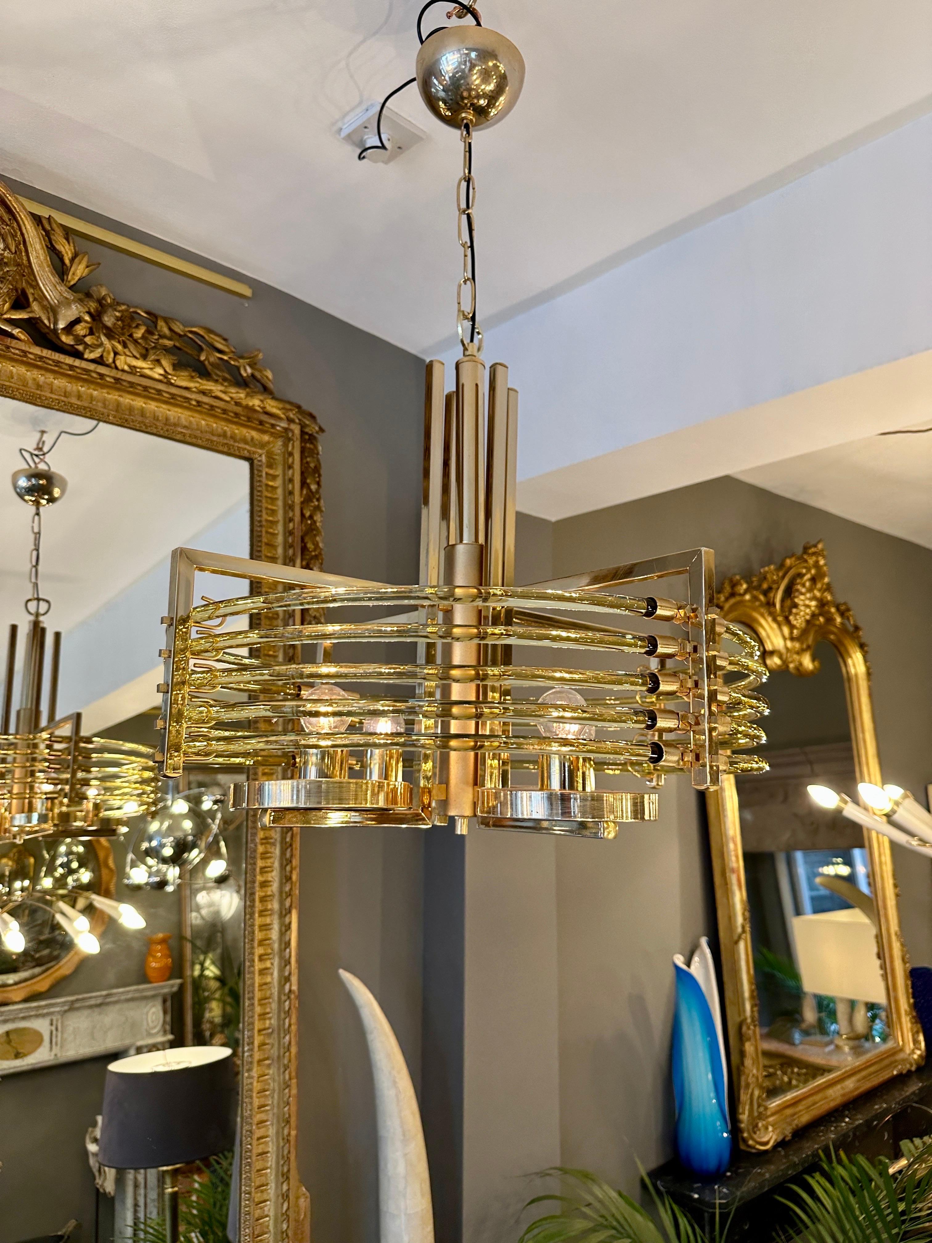 A Gold Plated And Murano Glass Italian Sciolari Chandelier  In Good Condition For Sale In London, GB