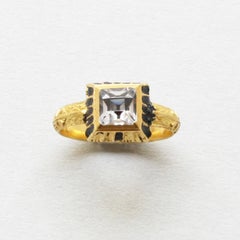 Gold-Renaissance-Ring mit einem Bergkristall im Tafelschliff