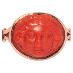Bague en or avec camée en corail