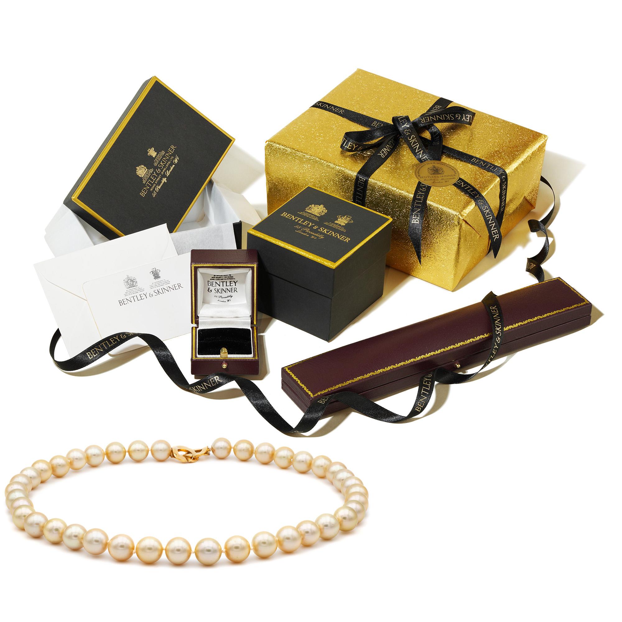 Golden Color South Sea Cultured Pearl Necklace In Good Condition For Sale In London, GB