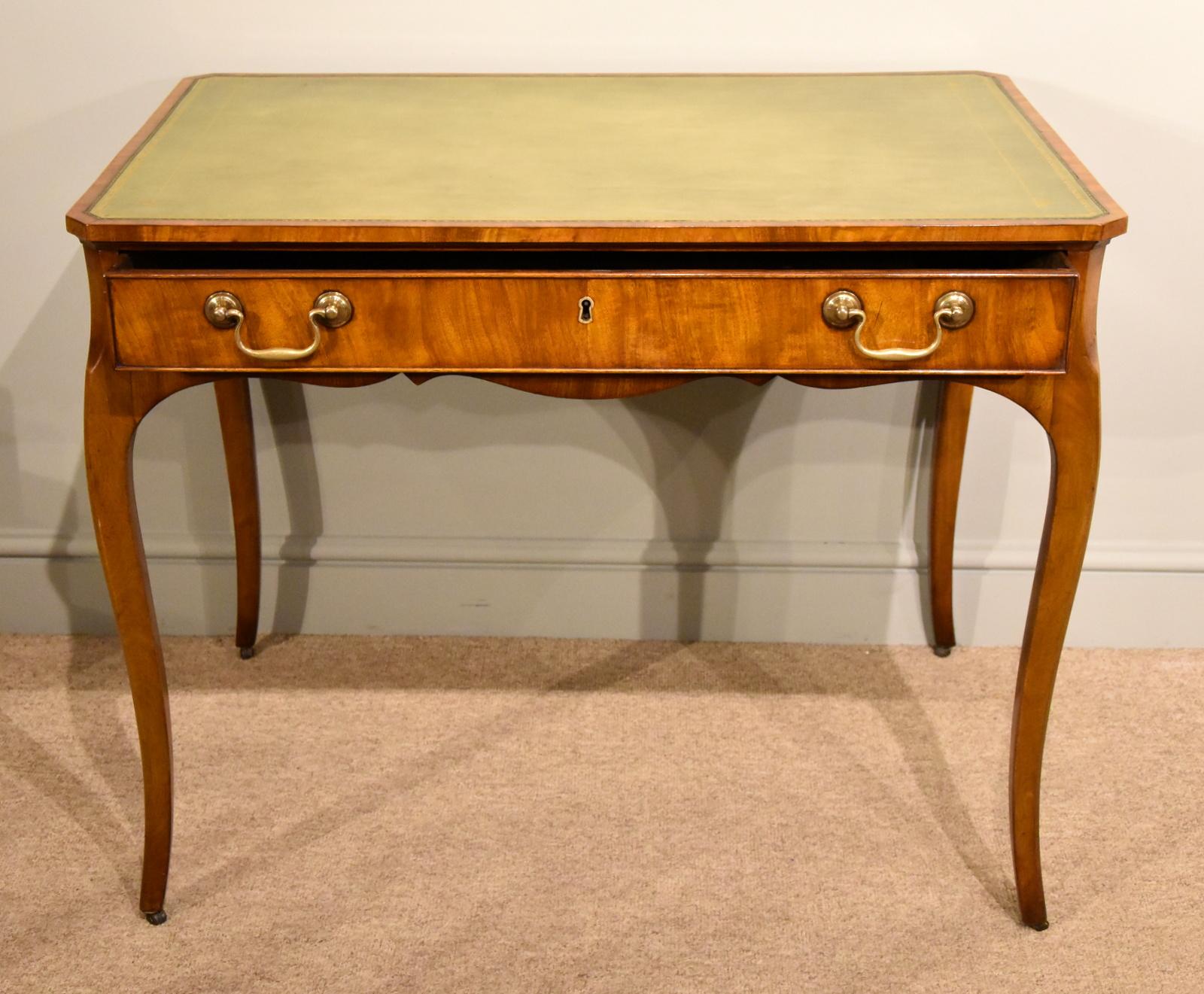 A good 18th century Hepplewhite period writing table with a single drawer green leather original castors

Measures: height 29.5
