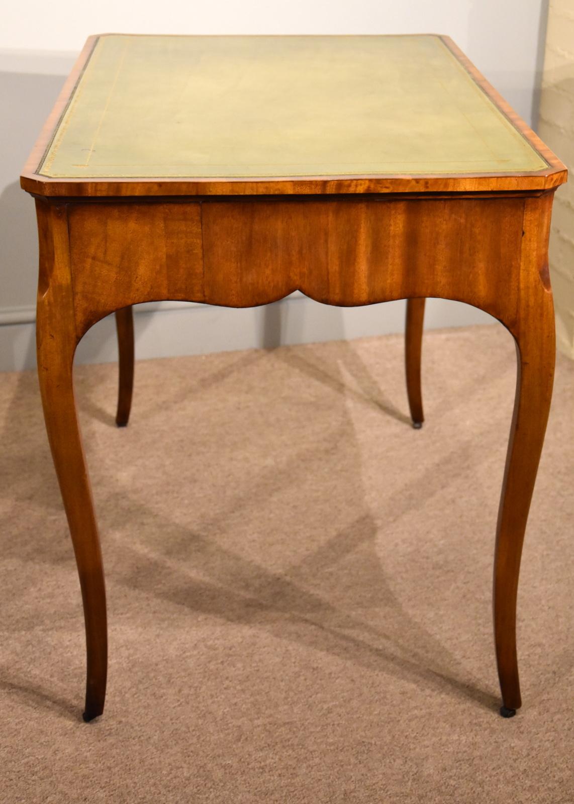 Good 18th Century Hepplewhite Period Writing Table 1