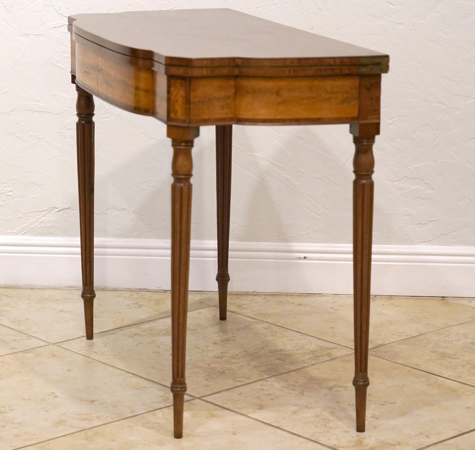 Good American Federal Boston Satinwood Inlaid Mahogany Game Table, Circa 1820 In Good Condition In Ft. Lauderdale, FL
