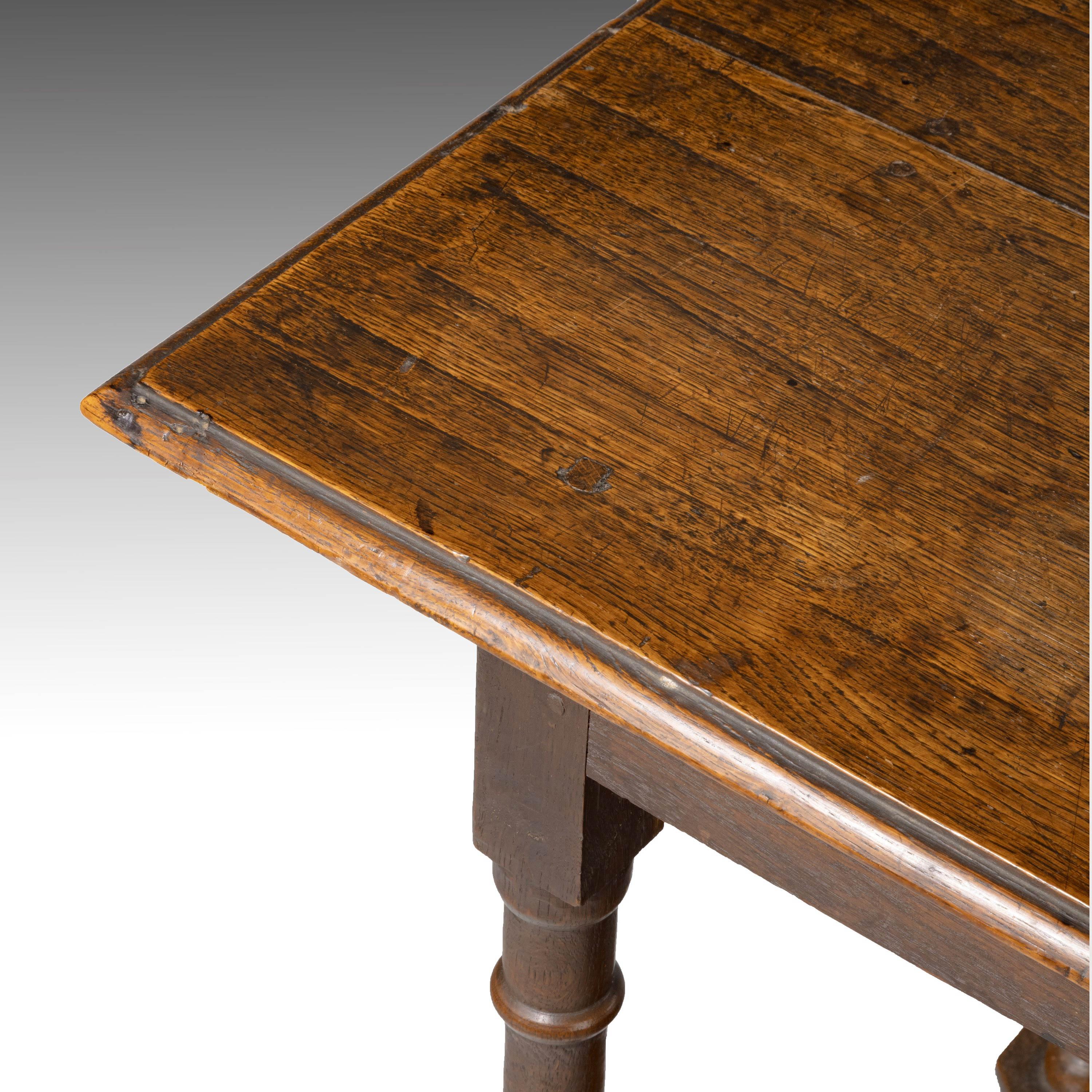 Good Early Queen Anne Period Oak Side Table 2