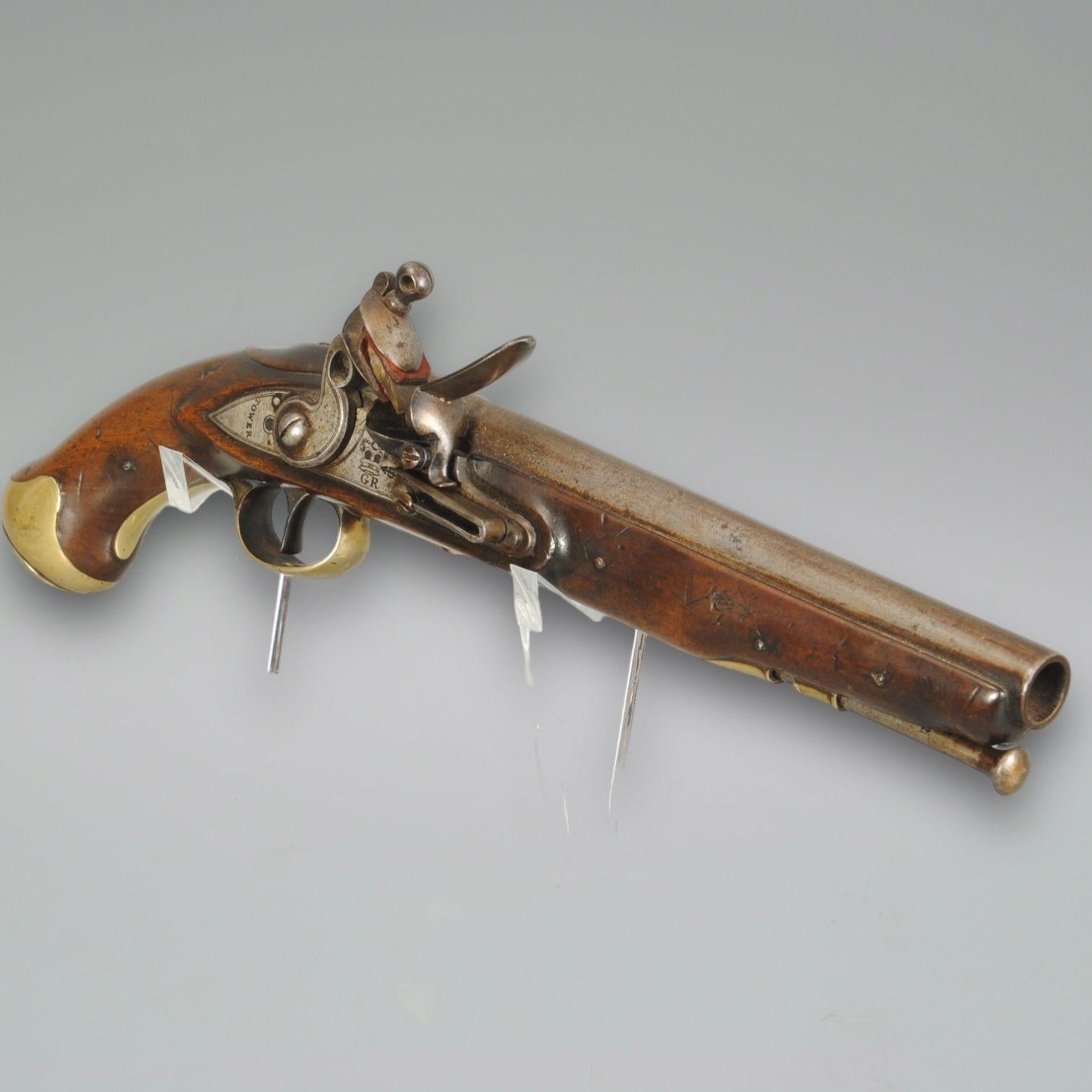 A very good example of a flintlock light Dragoon pattern pistol with walnut stock and good tower marks on the lock.
In wonderful untouched condition
Circa 1800
Barrel length 9