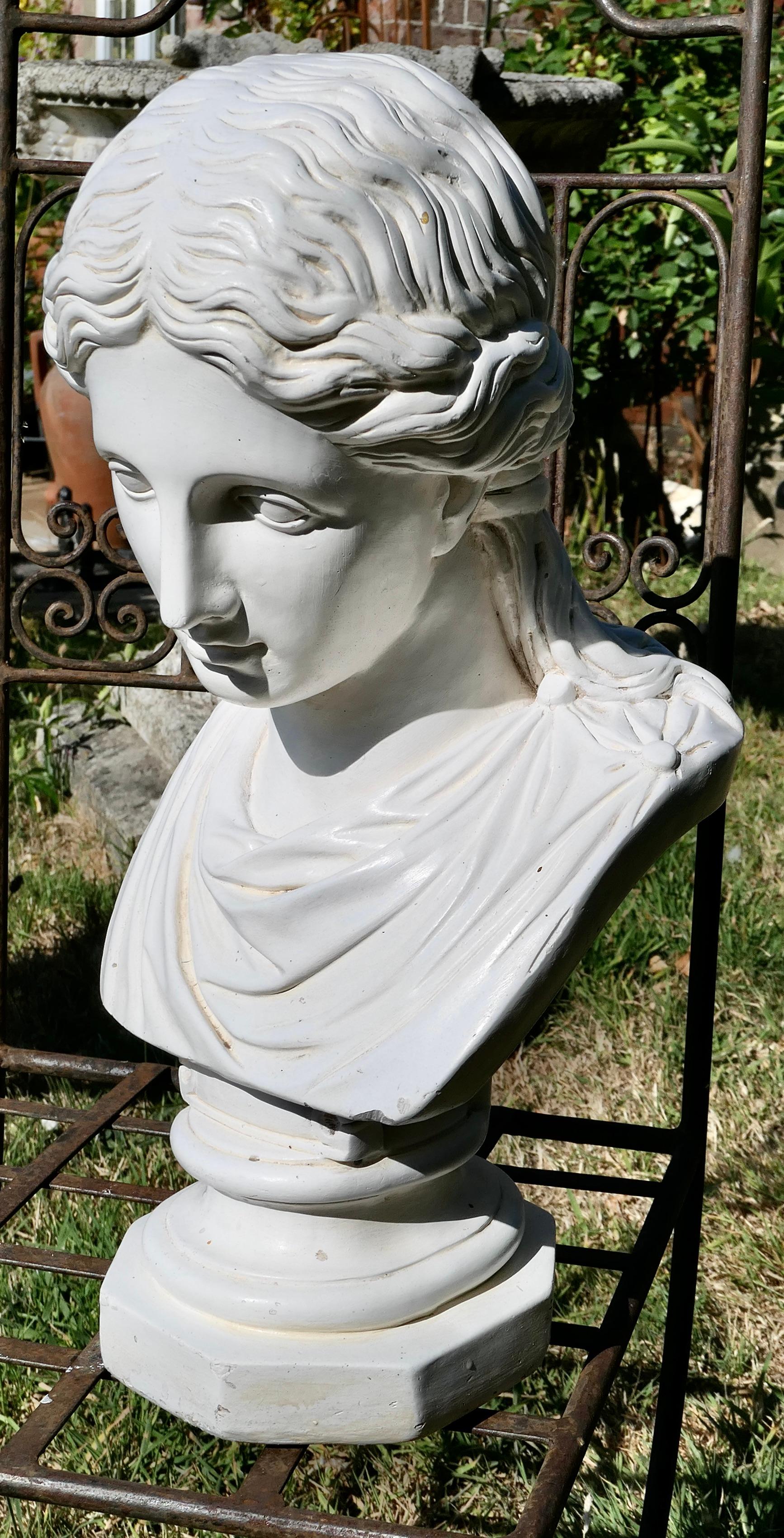 Good Large Bust of a Roman Lady in the Pre-Raphealite Style In Good Condition For Sale In Chillerton, Isle of Wight