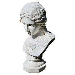 Grand buste d'une femme romaine dans le style préraphelite