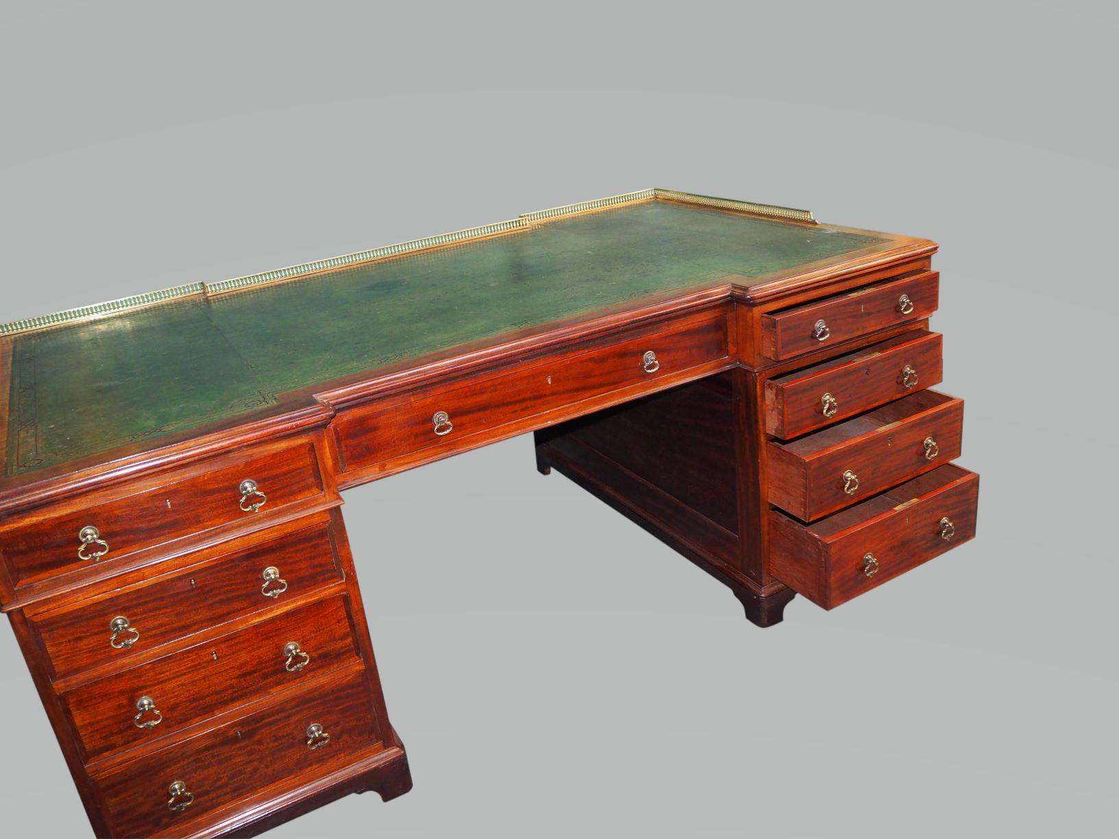 Good Large Double Pedestal Mahogany Partners Desk In Good Condition For Sale In Perth, GB