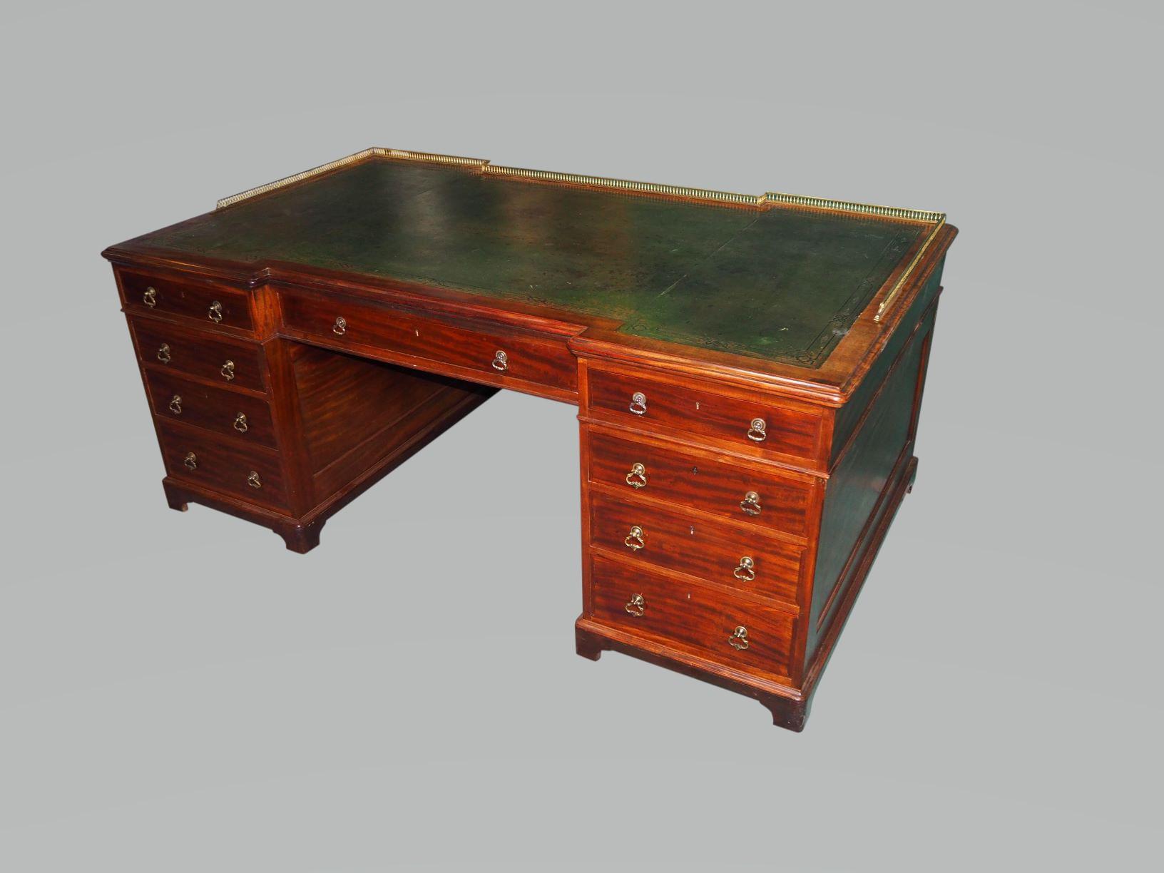 19th Century Good Large Double Pedestal Mahogany Partners Desk For Sale