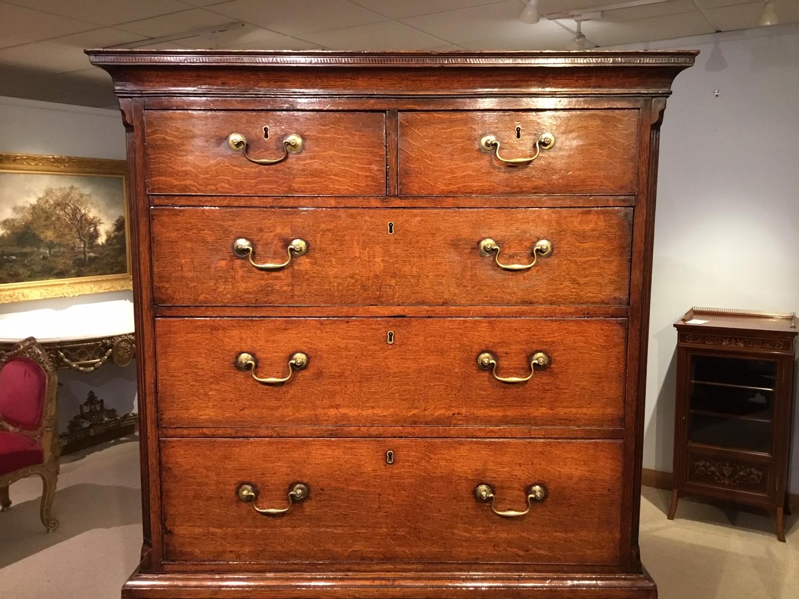 Good Oak George III Period Antique Chest on Chest 4