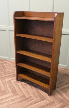 Una buona libreria a giorno in Oak  Si tratta di uno scaffale a libro aperto in Oak di buona qualità.