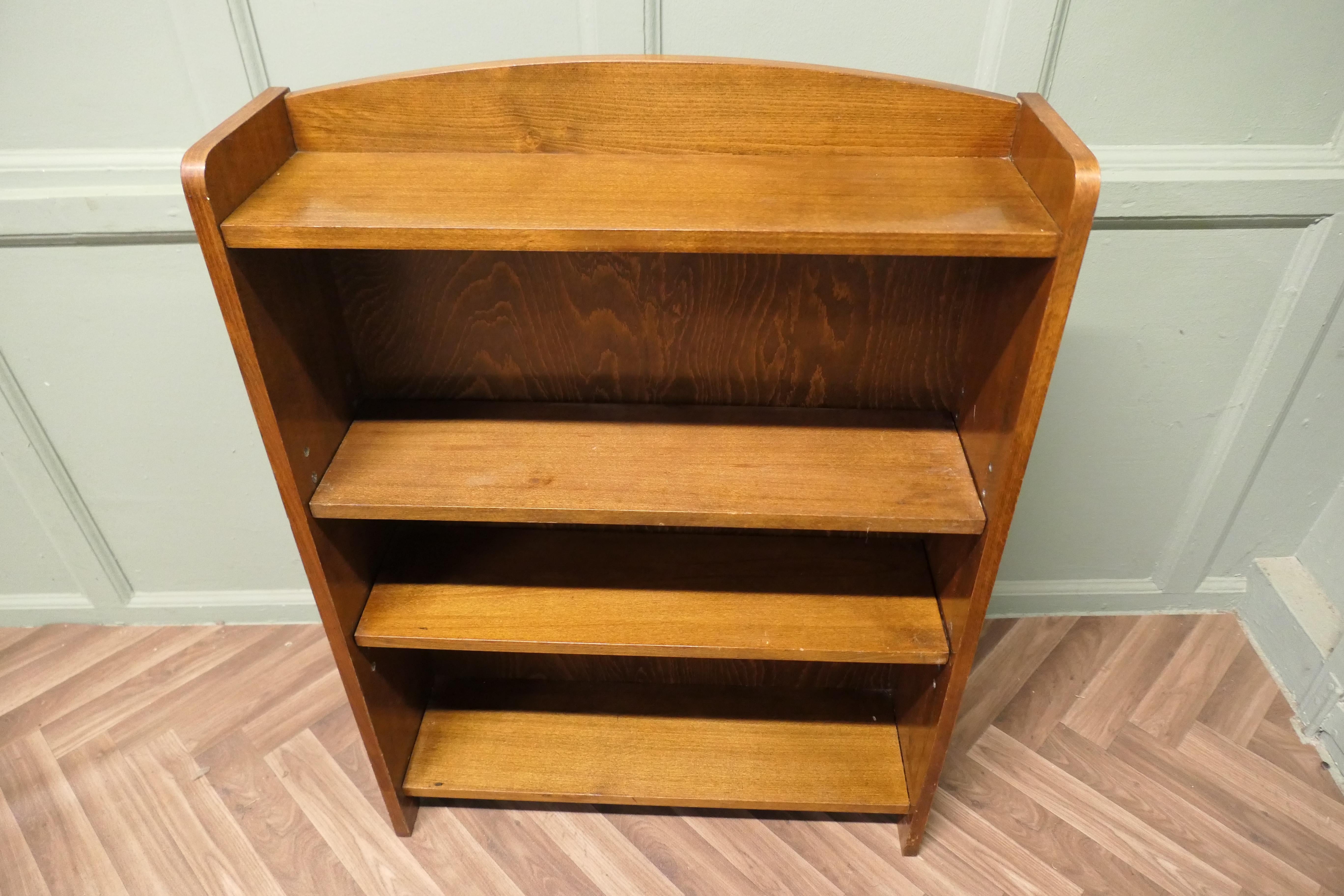 Mid-20th Century A Good Oak Open Bookcase  This is a good quality Oak open book shelf For Sale