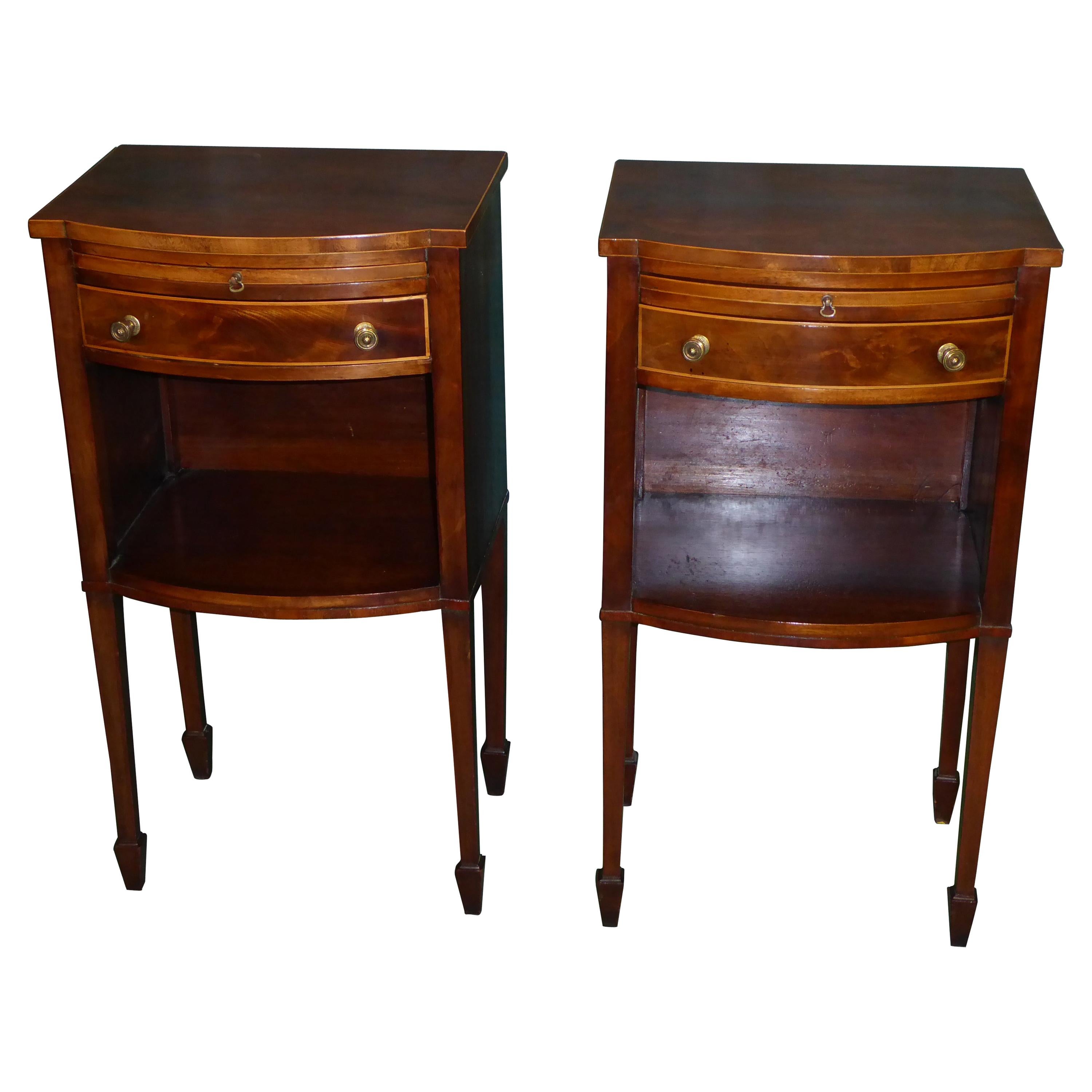 Good Pair of Bow Front Edwardian Bedside Cabinets in Mahogany with One Drawer  For Sale