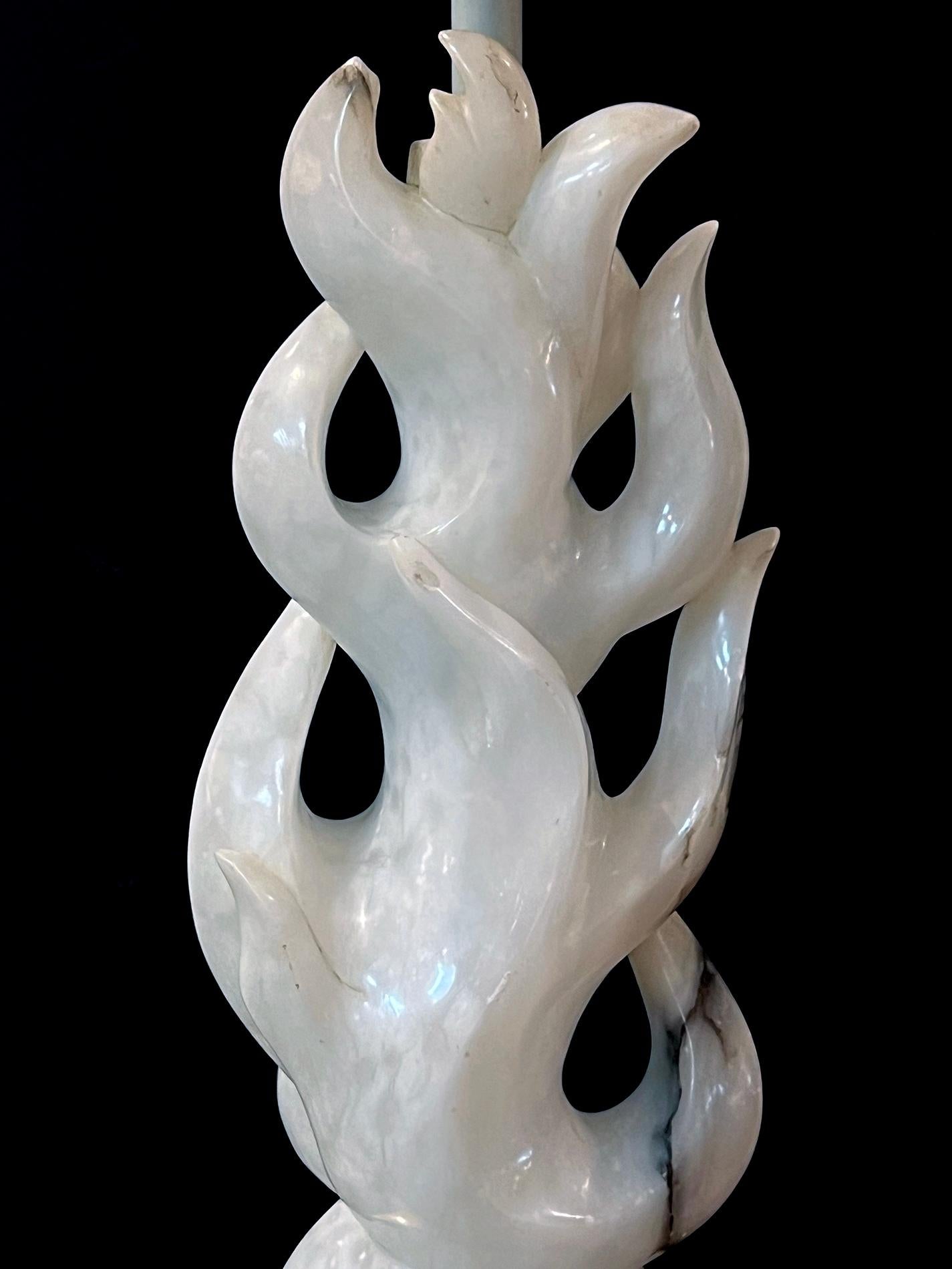 Sculpté Une bonne paire de lampes italiennes en albâtre Maurizio Tempestini du milieu du siècle dernier en vente